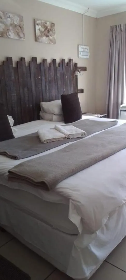Bed in Ukarimu Guest House