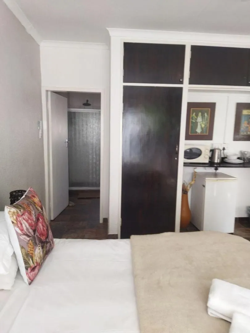 Bed in Ukarimu Guest House