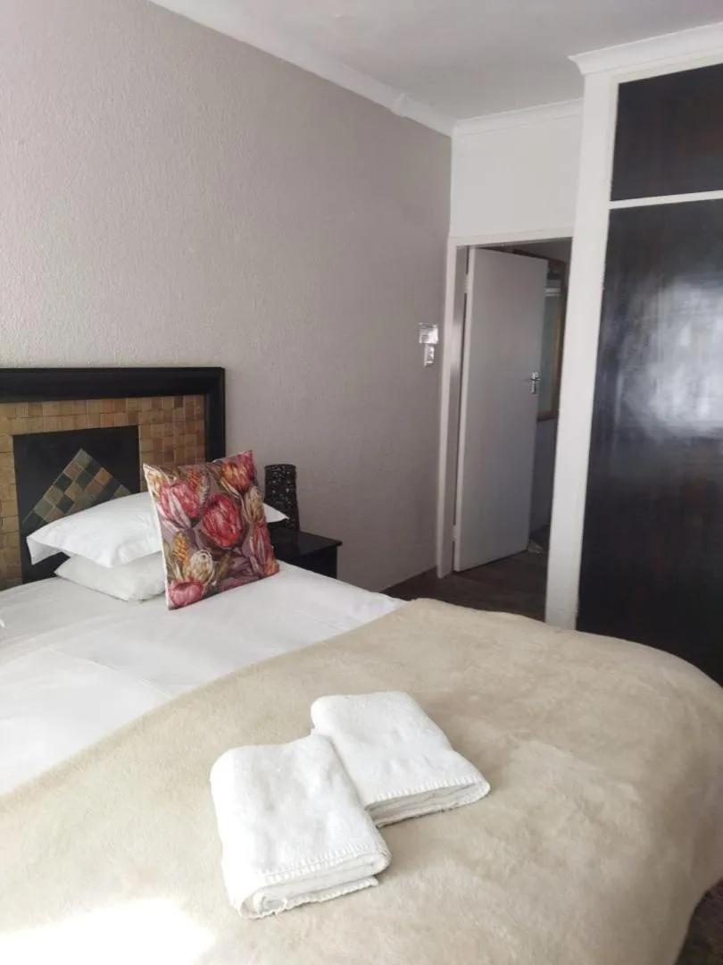 Bed in Ukarimu Guest House