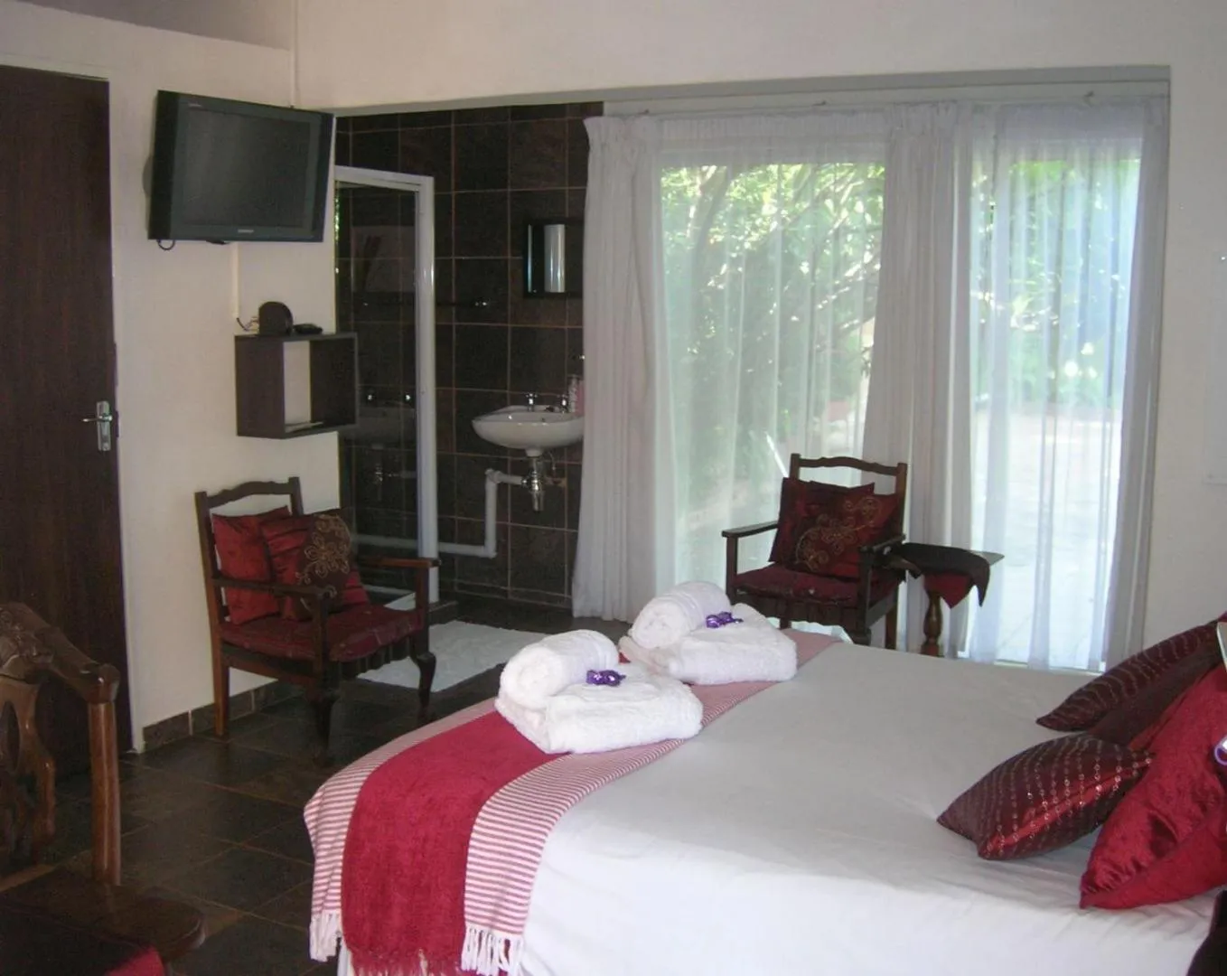 Bed in Ukarimu Guest House