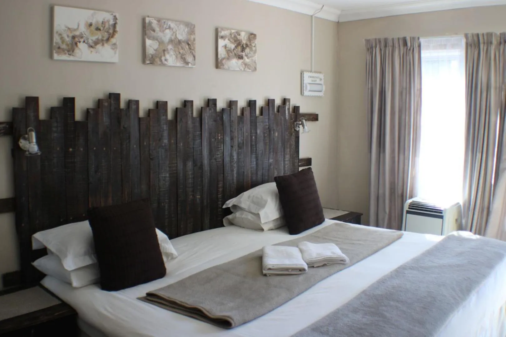 Bed in Ukarimu Guest House