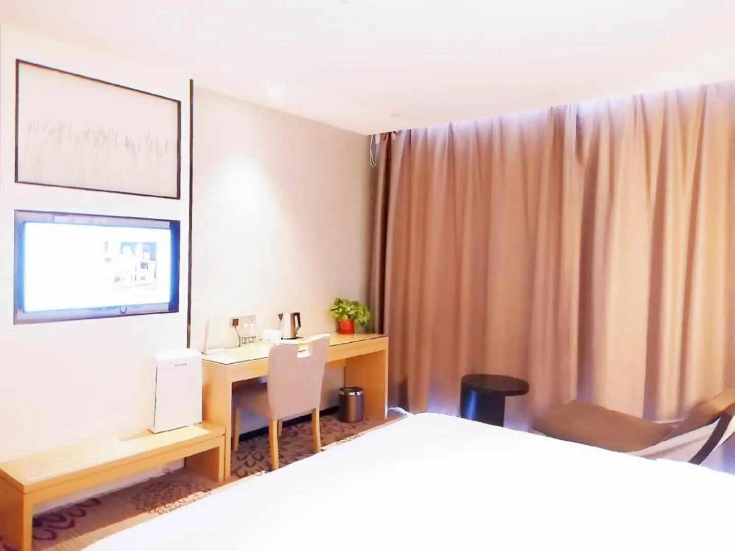 Decorative detail, Bed in Lavande Hotel Taixing Jiangping Road