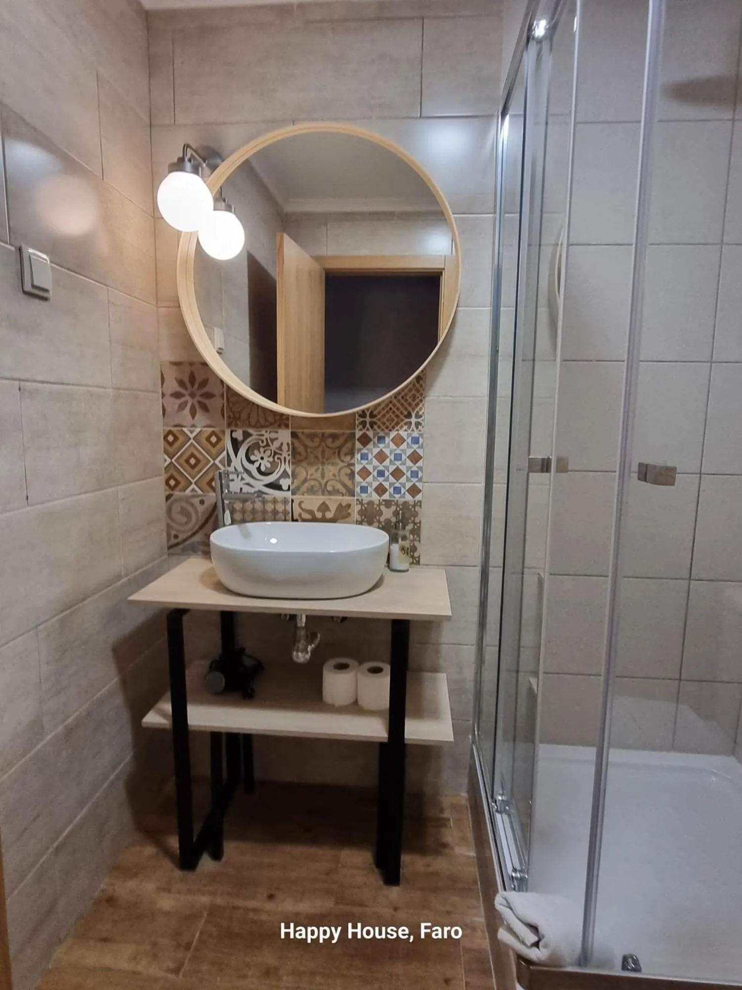 Shower in Happy House