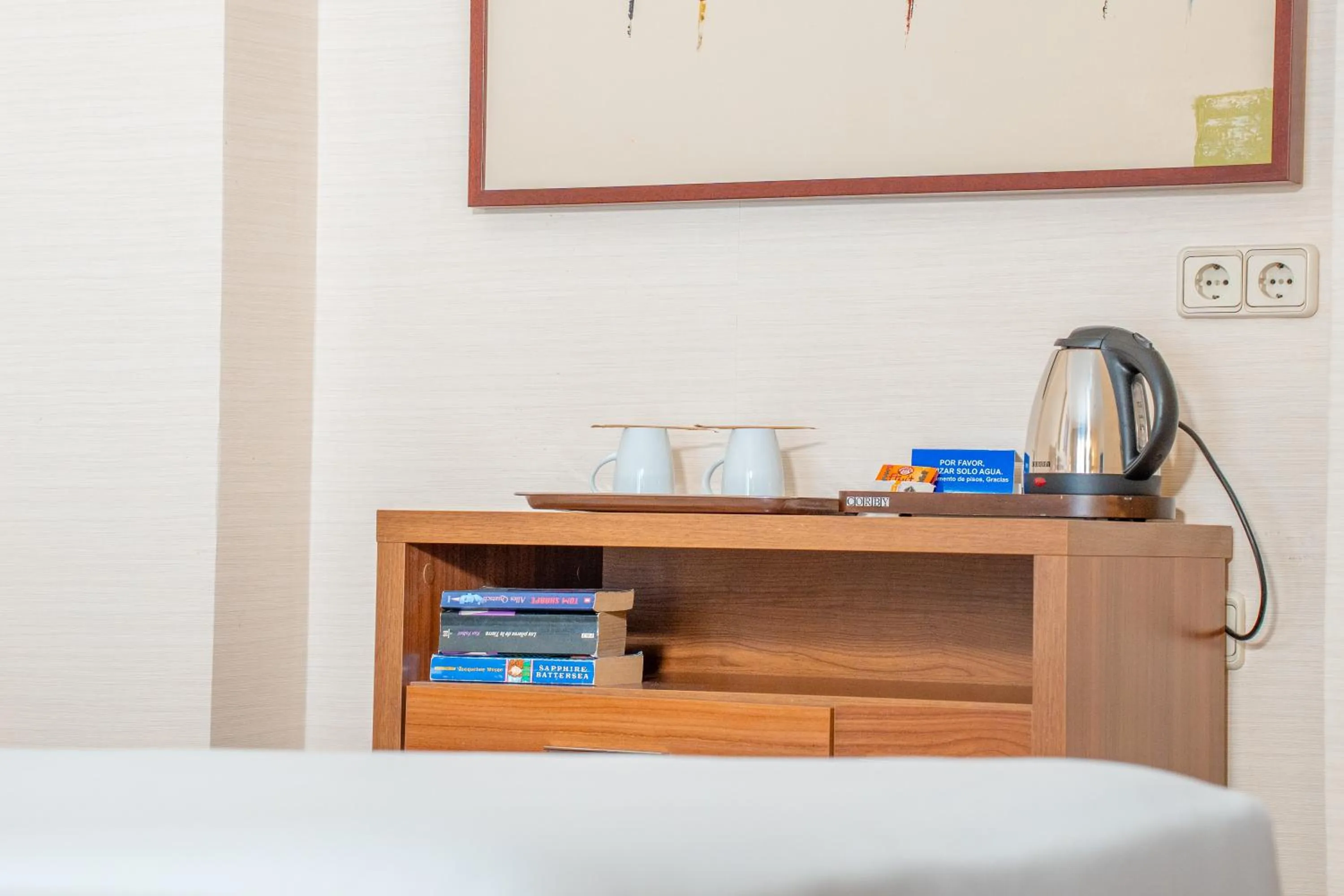 Coffee/tea facilities, Bed in Aparto-Hotel Rosales