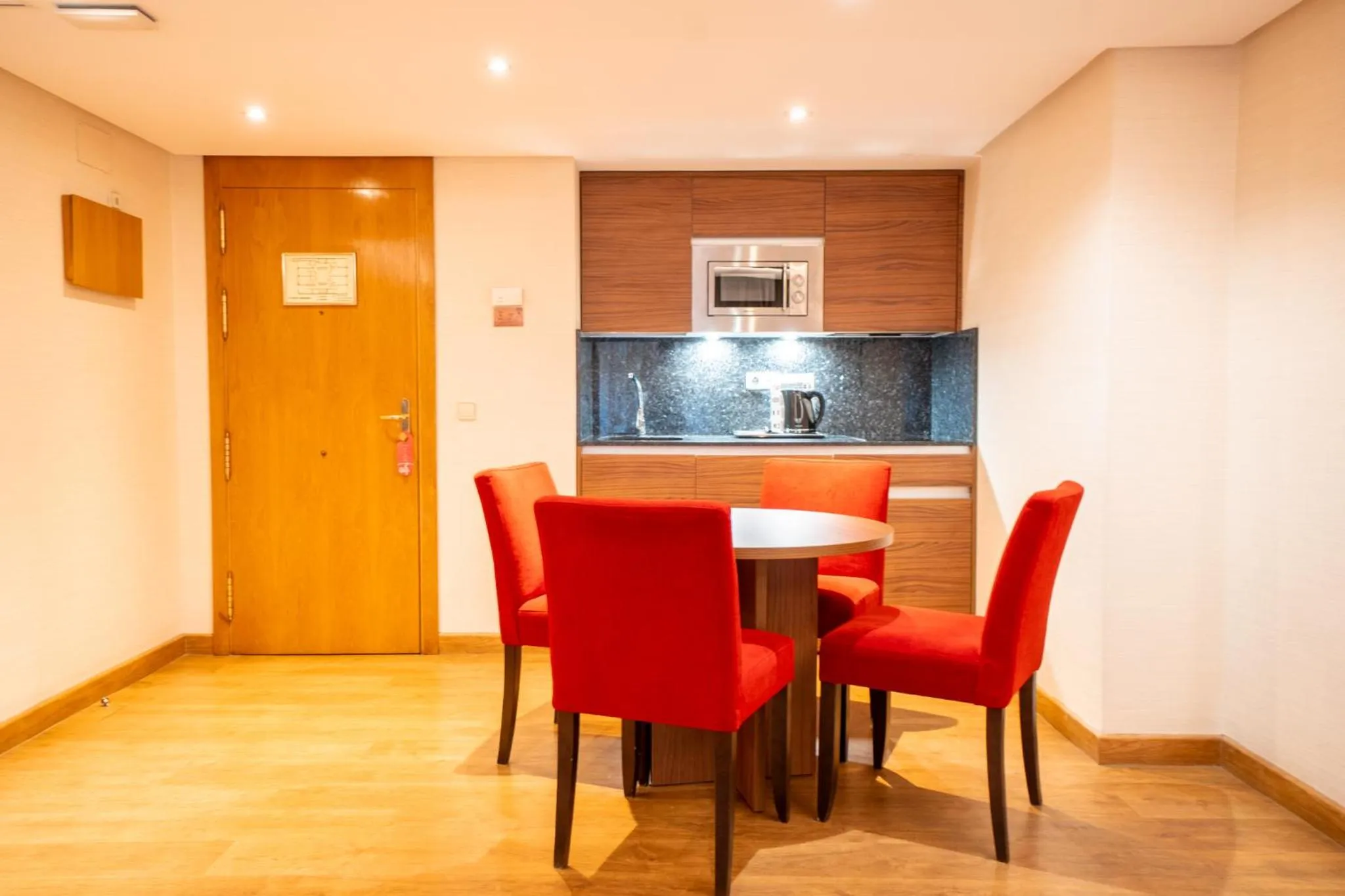 Kitchen or kitchenette in Aparto-Hotel Rosales