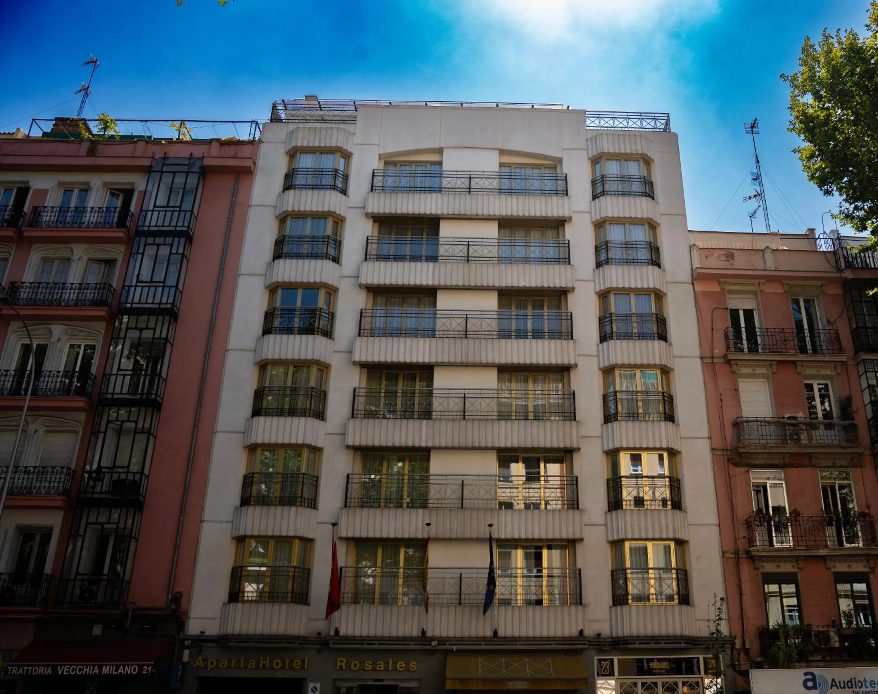 Property building in Aparto-Hotel Rosales