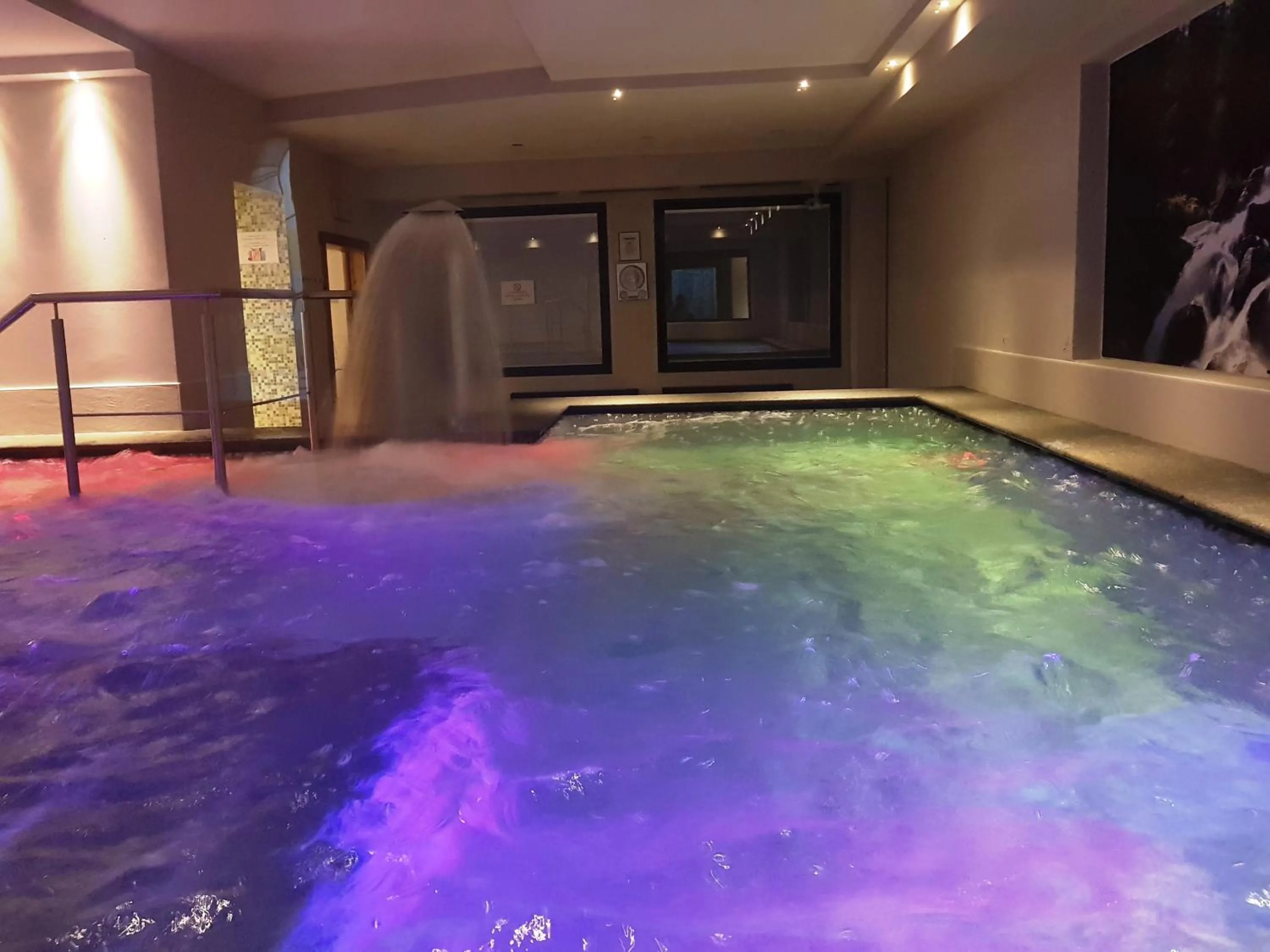 Hot Tub in Maribel Hotel