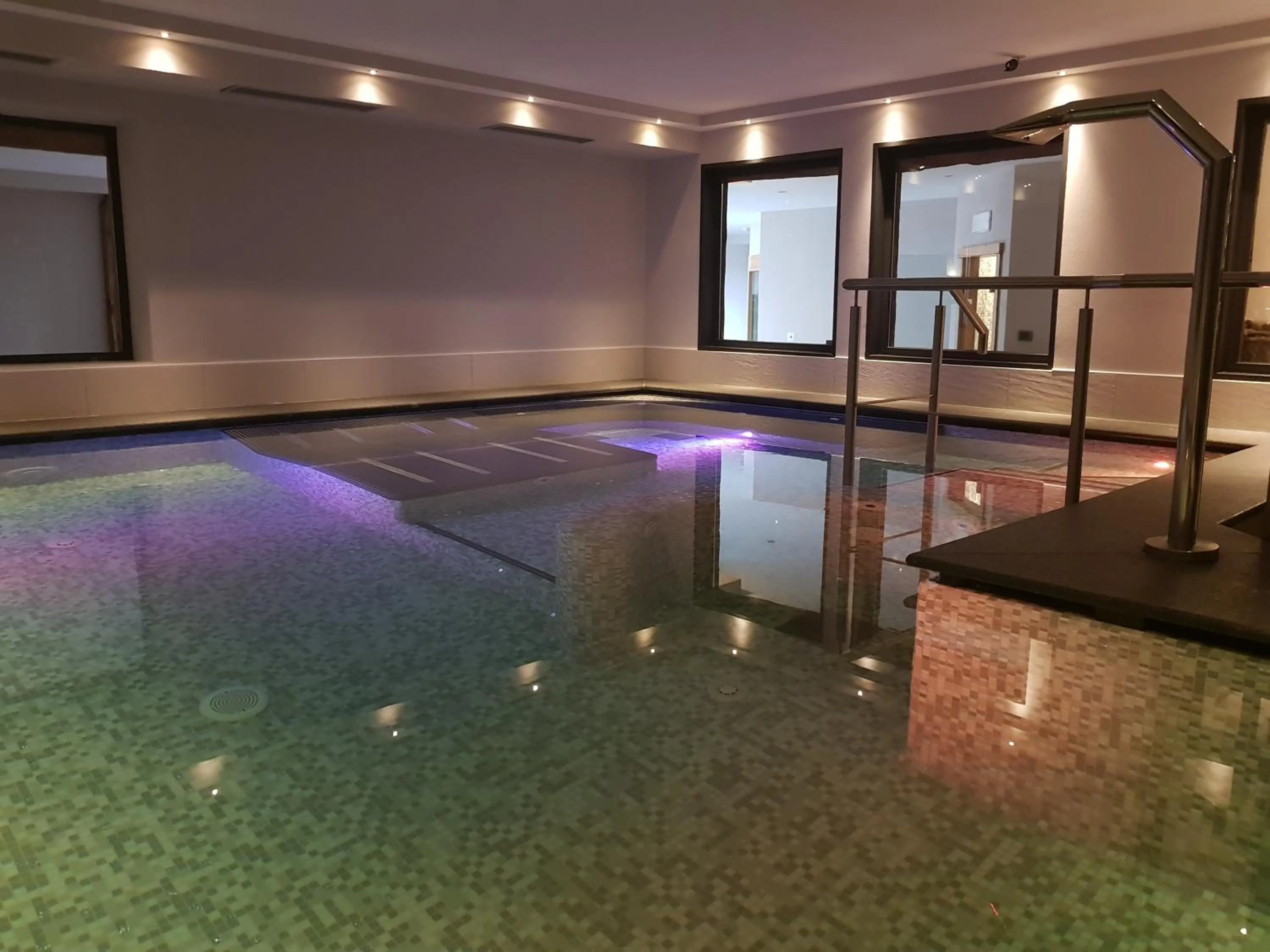 Hot Tub in Maribel Hotel