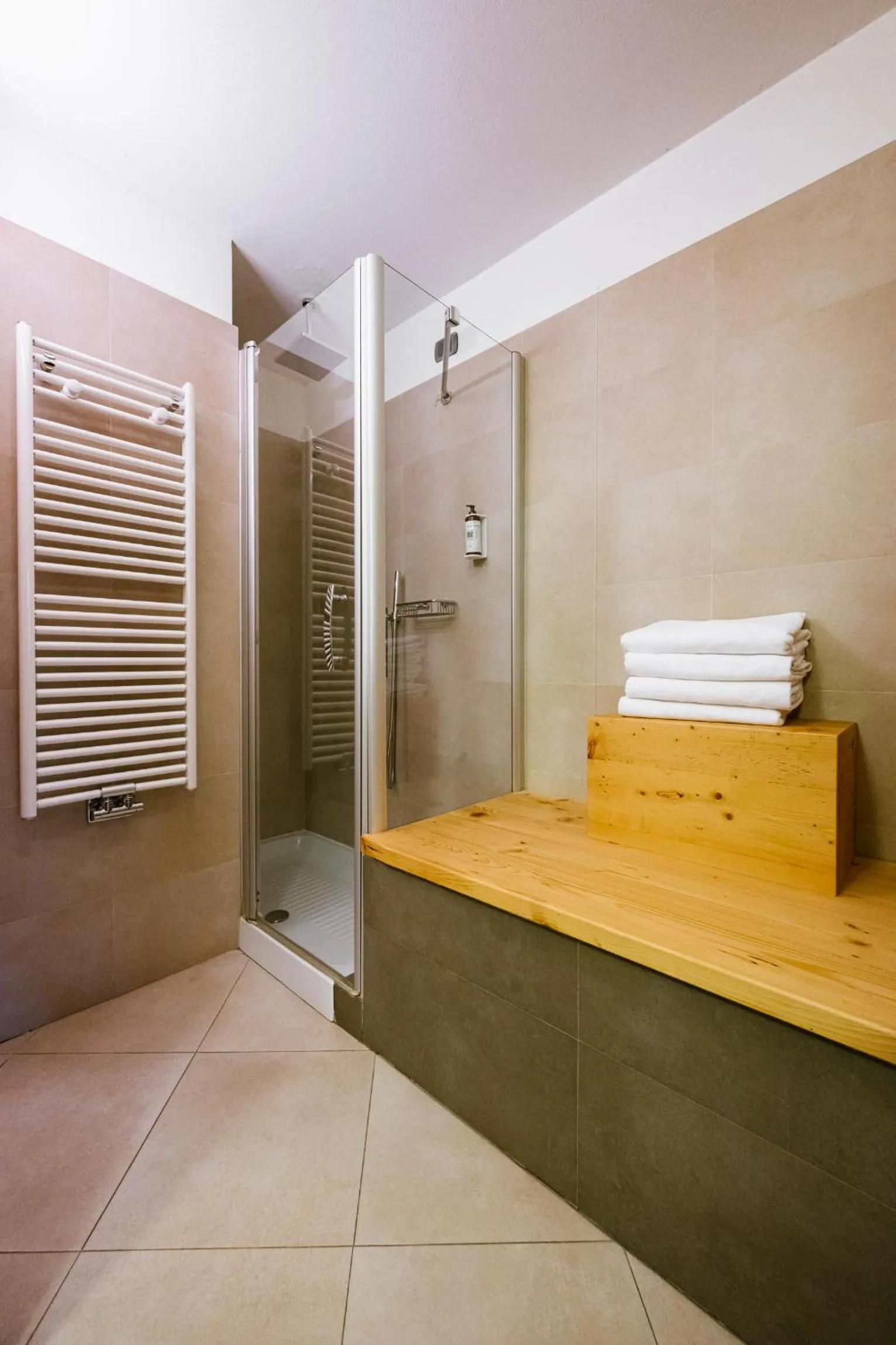 Bathroom in Maribel Hotel