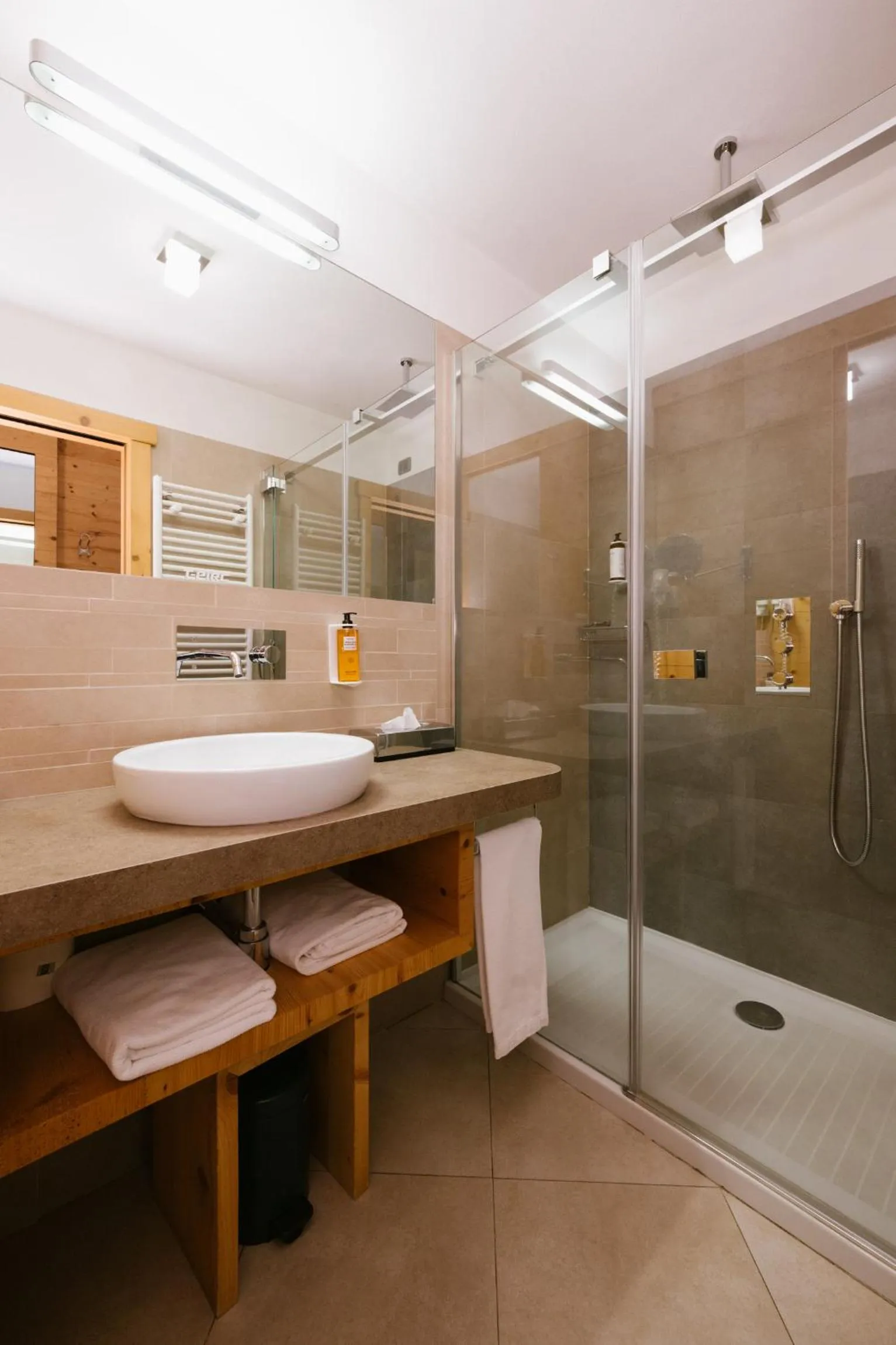 Shower in Maribel Hotel