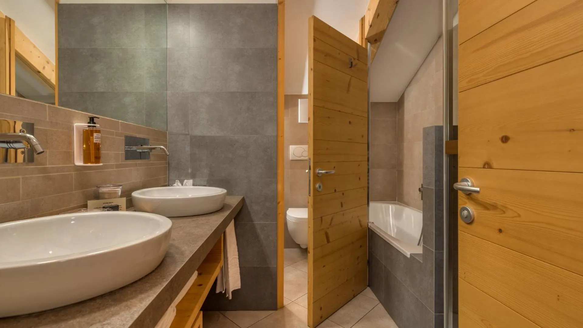 Bathroom in Maribel Hotel