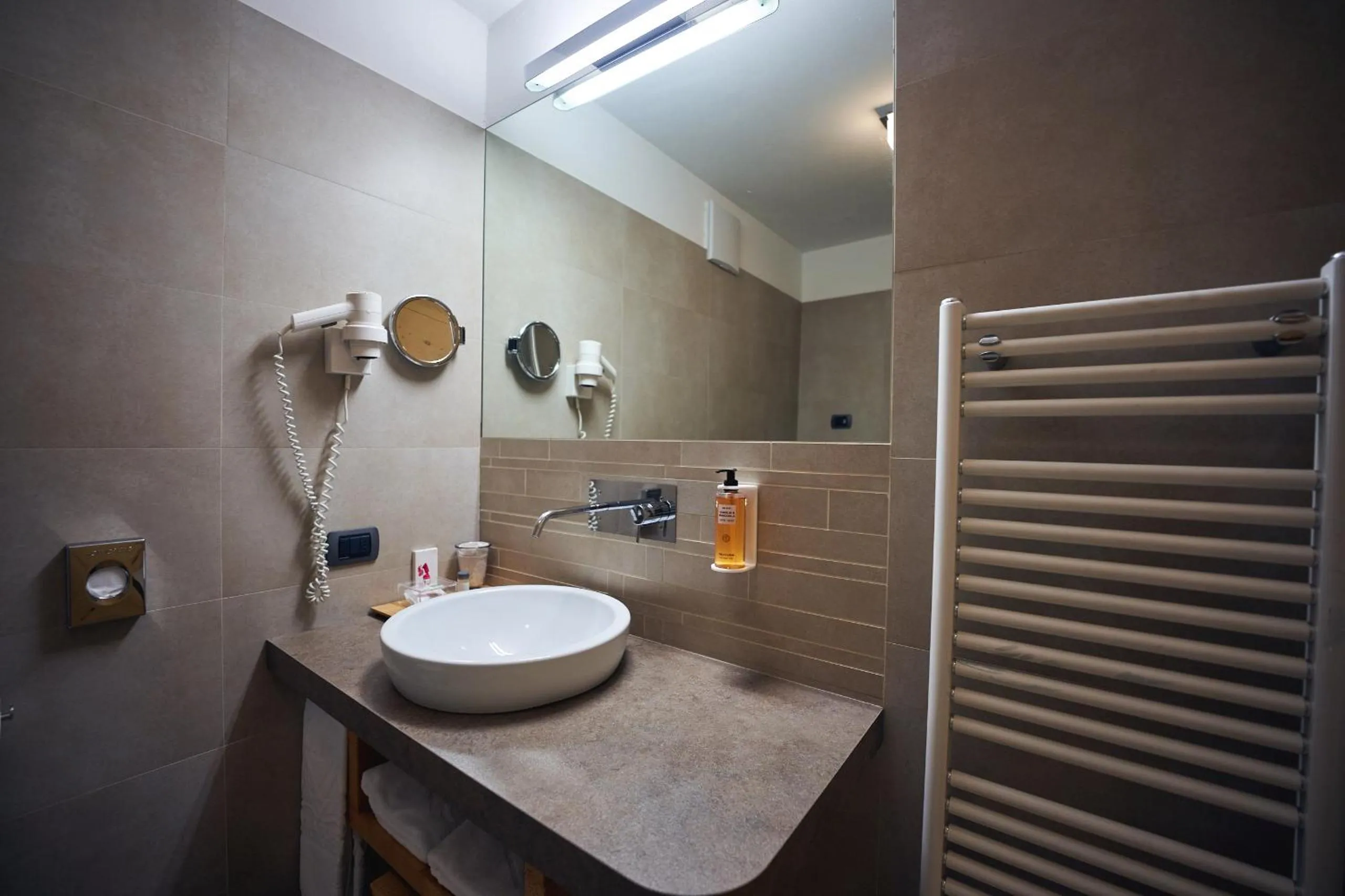 Bathroom in Maribel Hotel