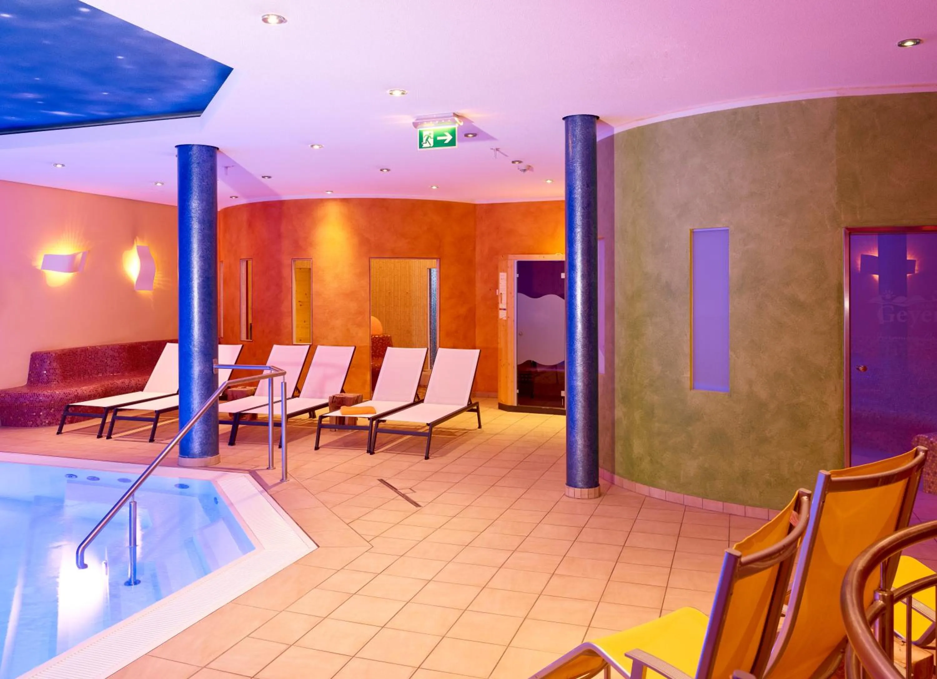 Swimming pool in Landhotel Geyer