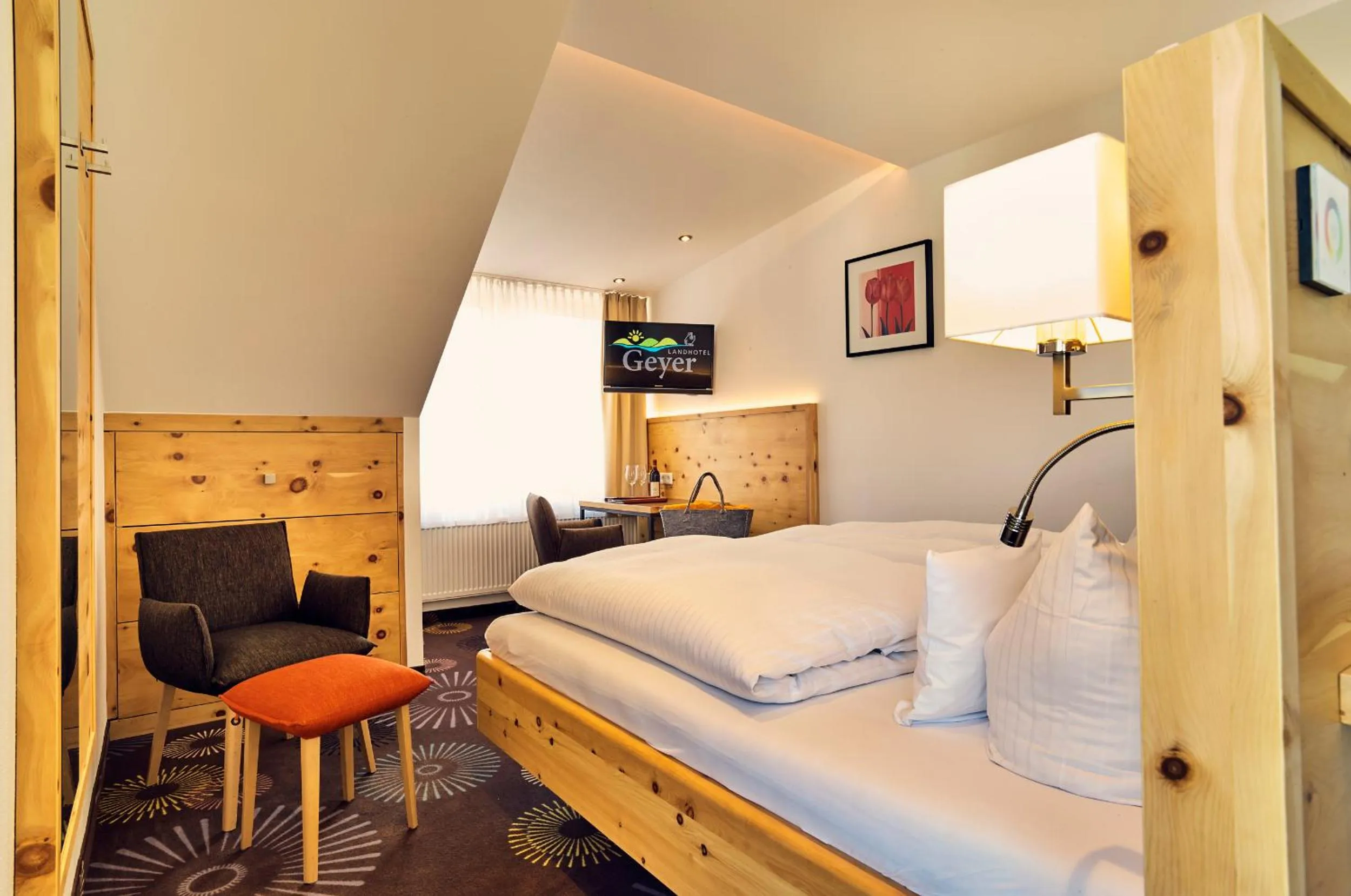 Living room, Bed in Landhotel Geyer