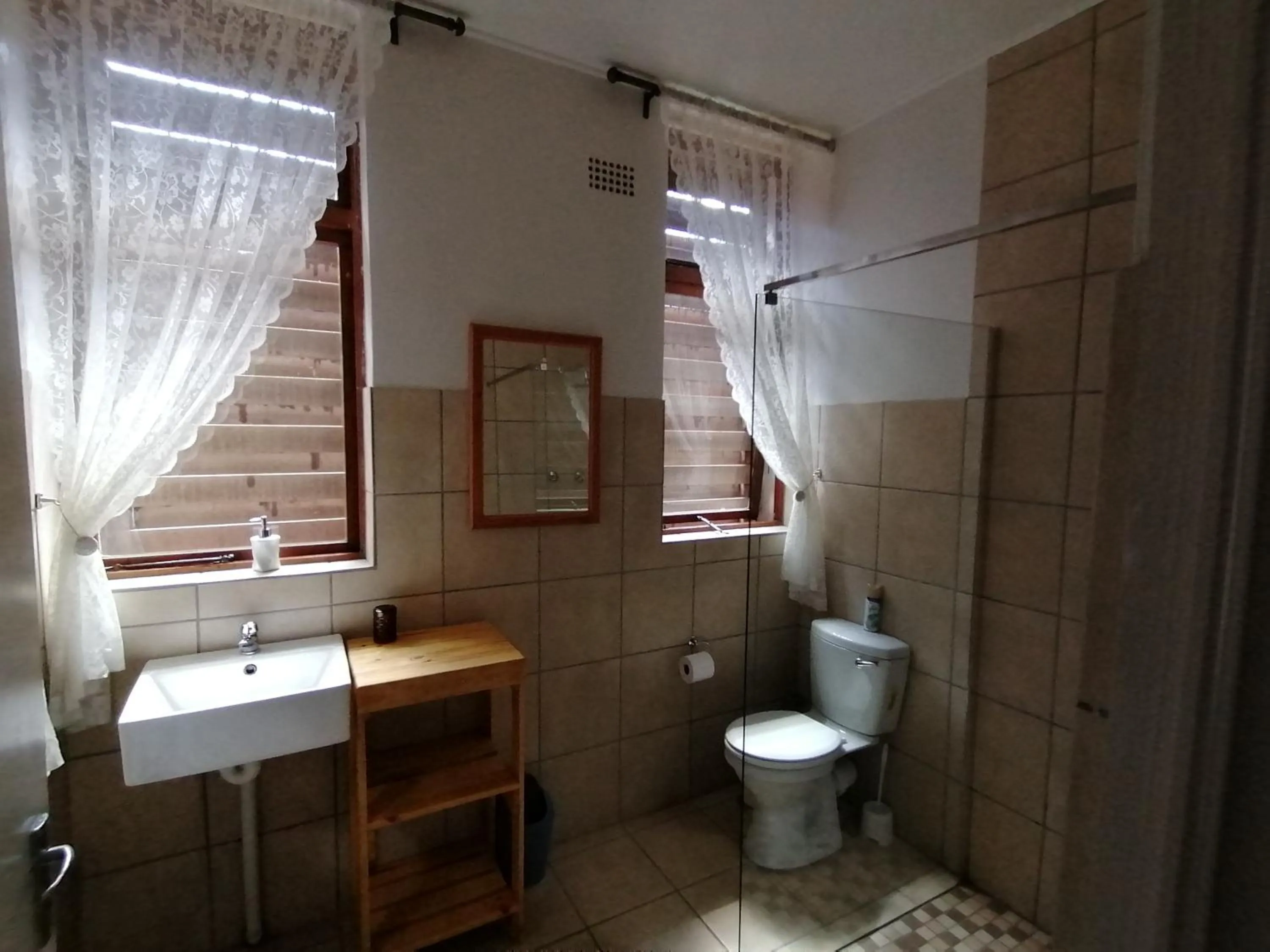 Bathroom in Aanhuizen Guest House