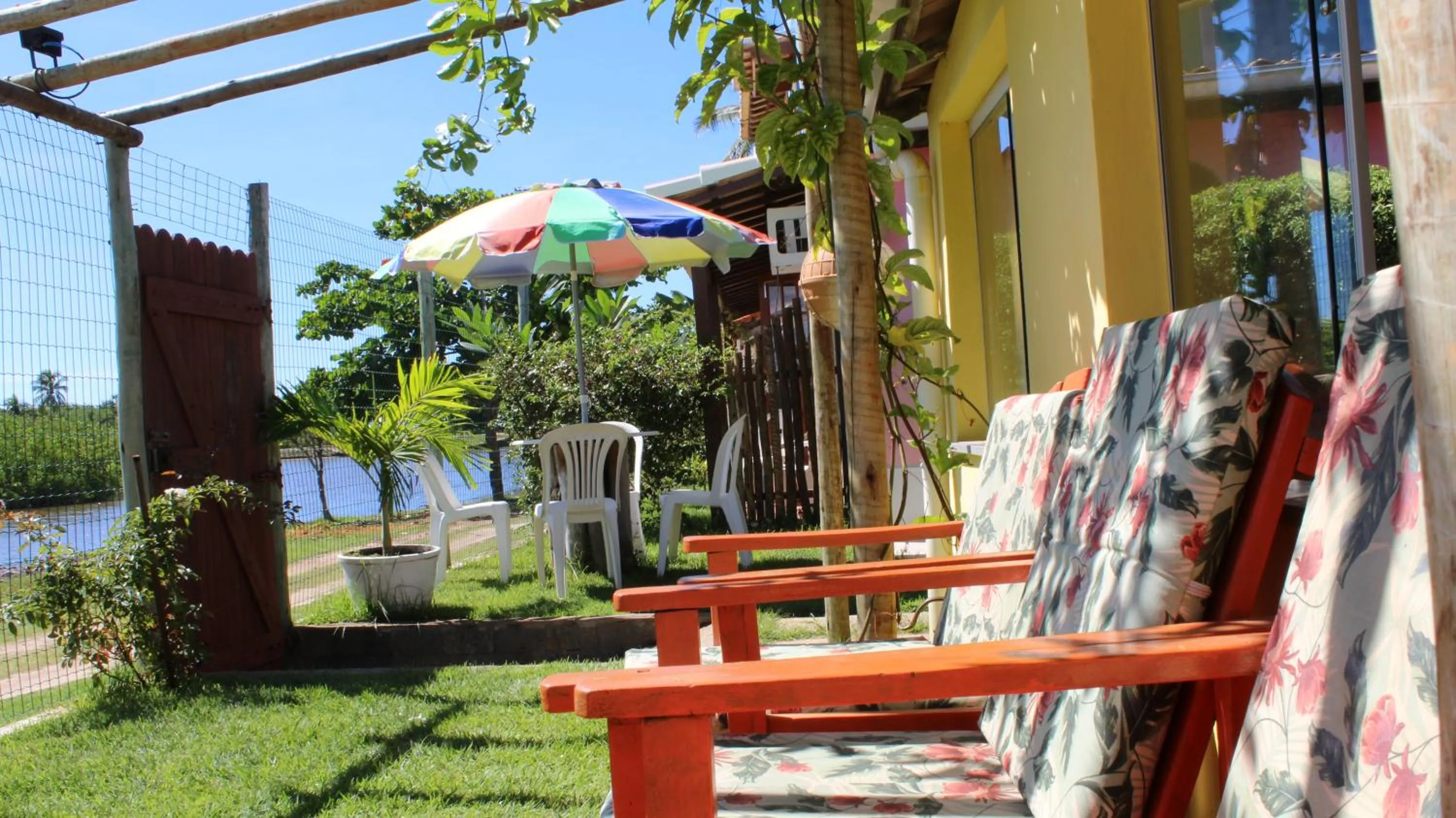 Communal lounge/ TV room in Encantos Pousada