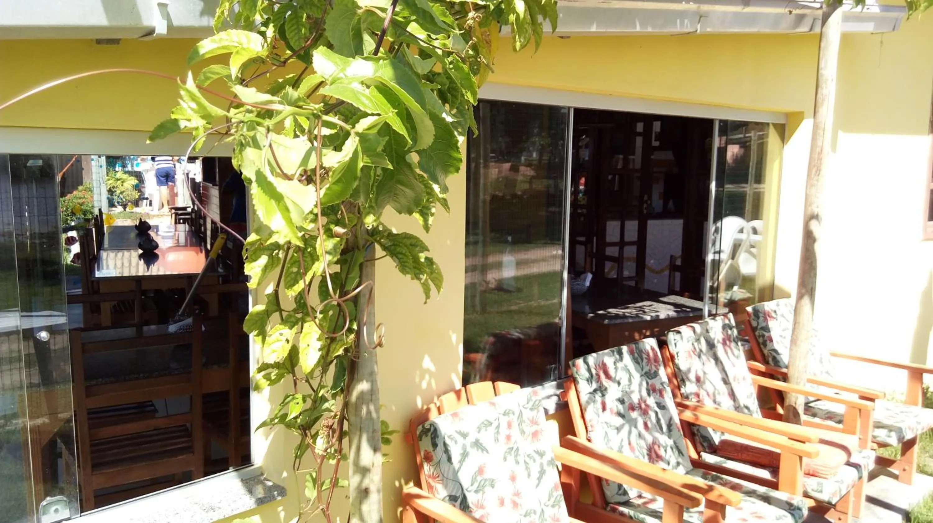 Communal lounge/ TV room in Encantos Pousada