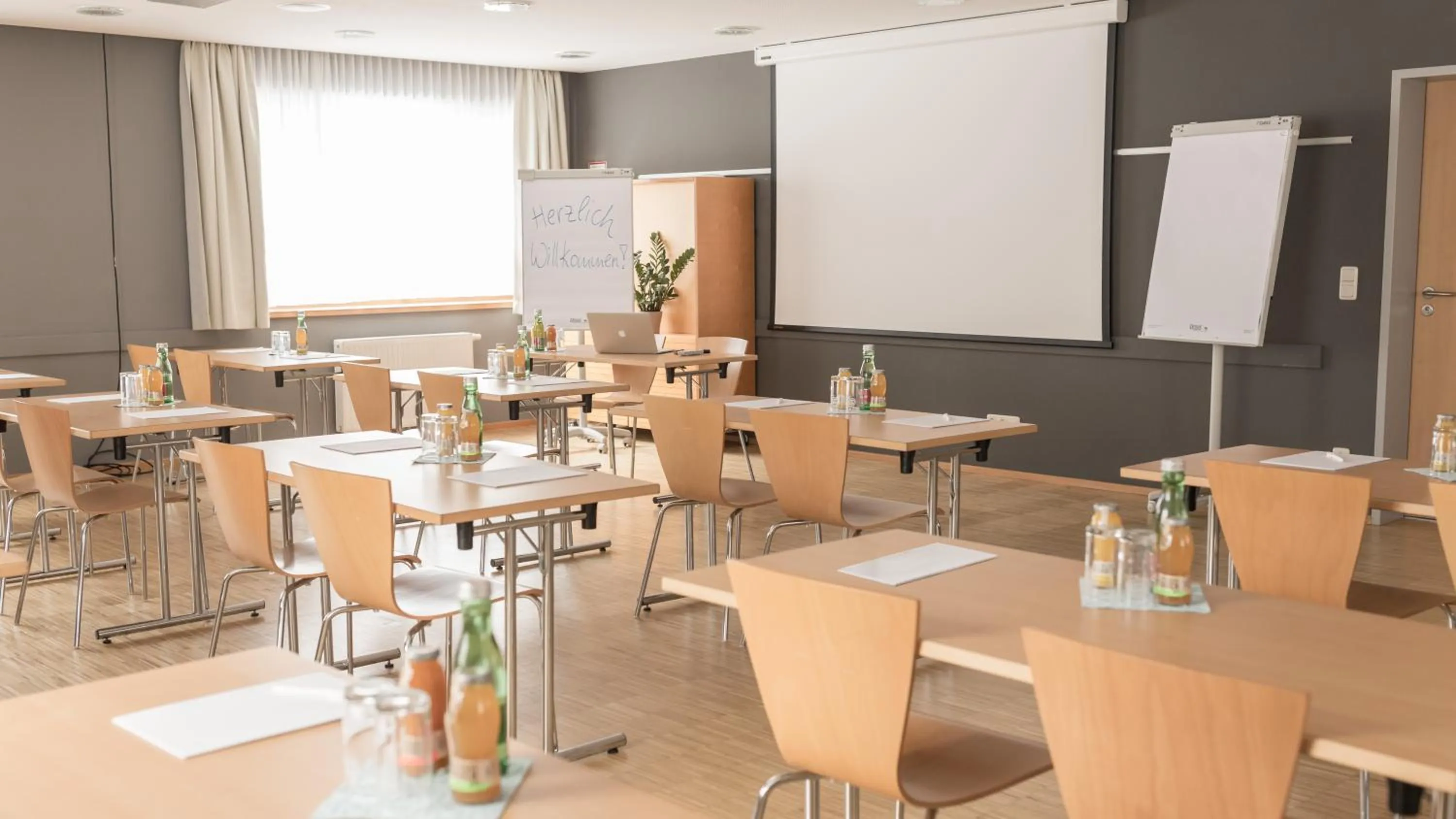 Meeting/conference room in JUFA Hotel Montafon