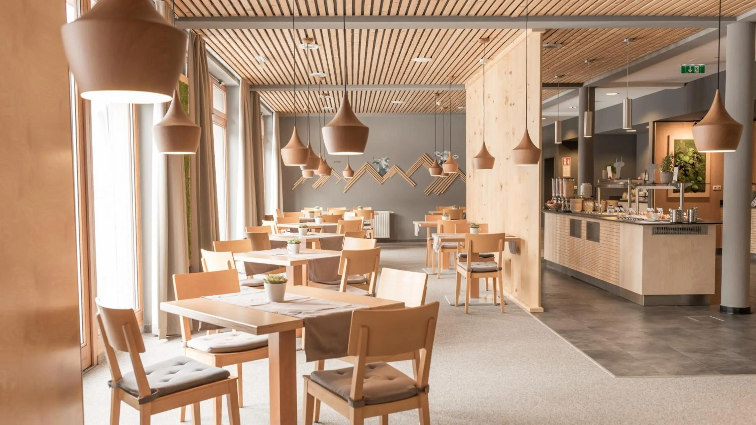 Restaurant/places to eat in JUFA Hotel Montafon