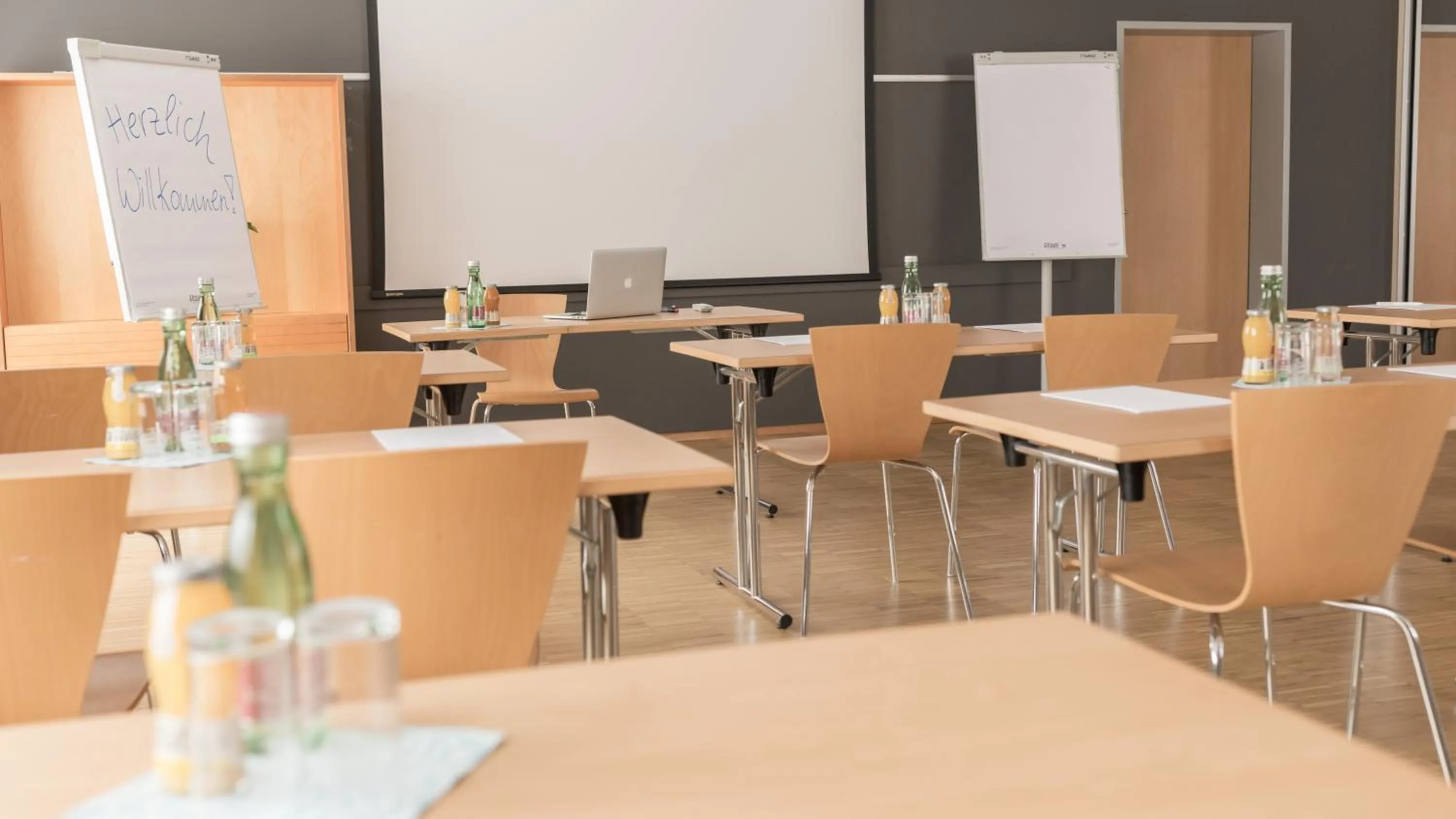 Meeting/conference room in JUFA Hotel Montafon