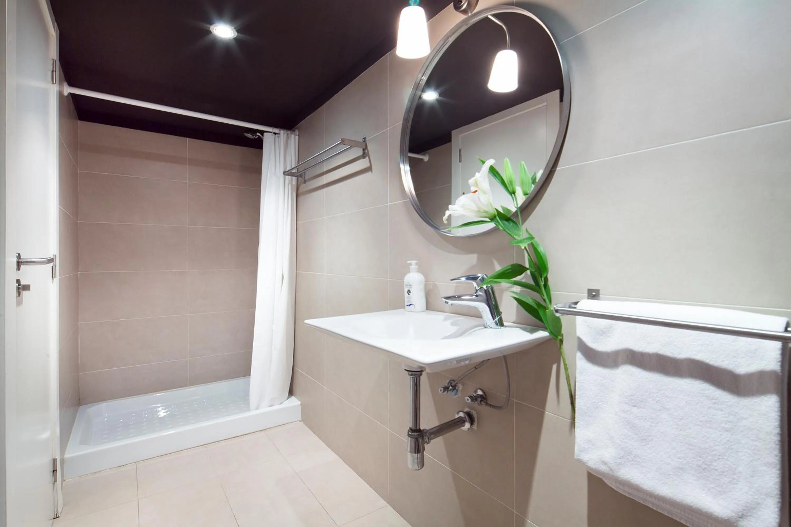 Bathroom in Inside Barcelona Apartments Sants