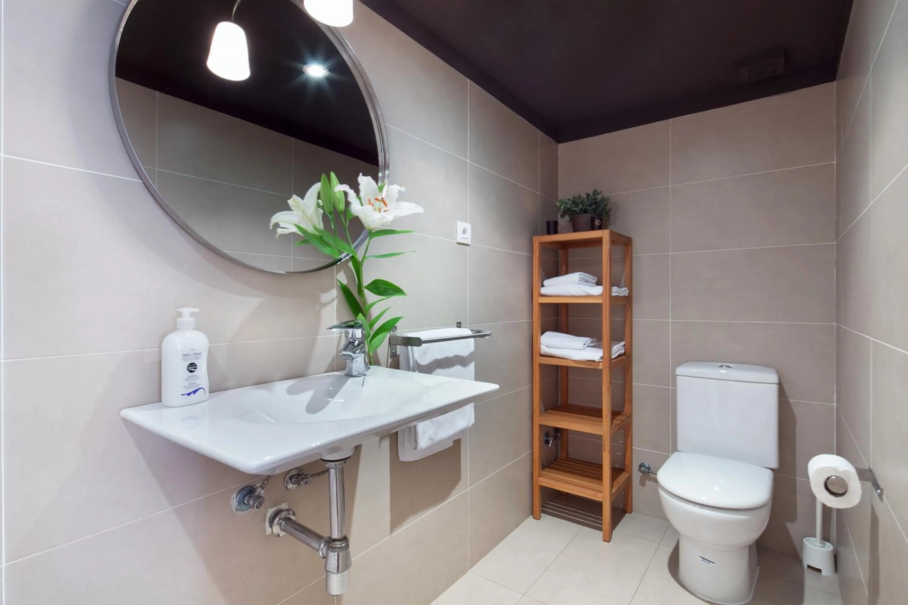 Bathroom in Inside Barcelona Apartments Sants