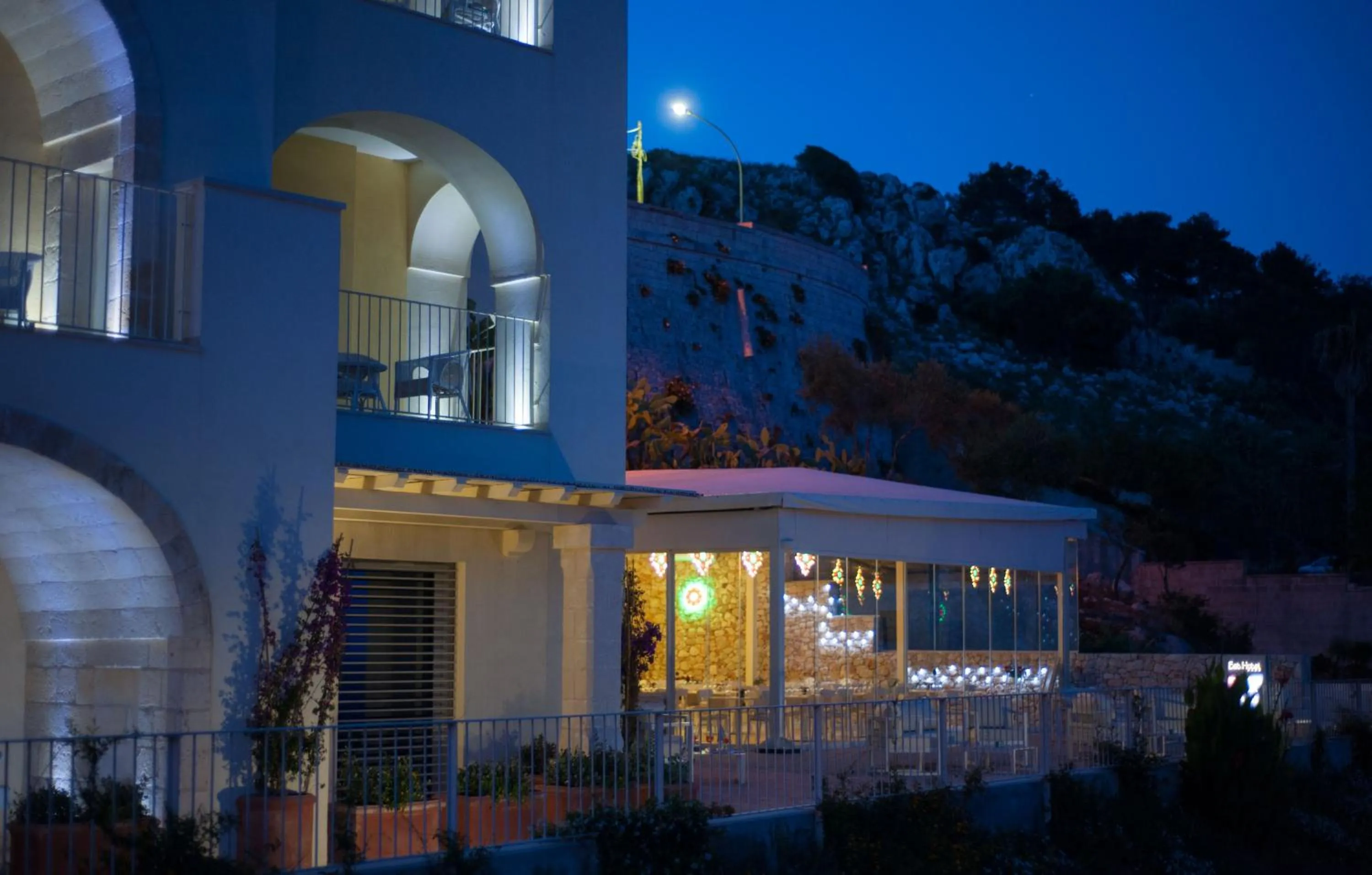 Restaurant/places to eat in Est hotel