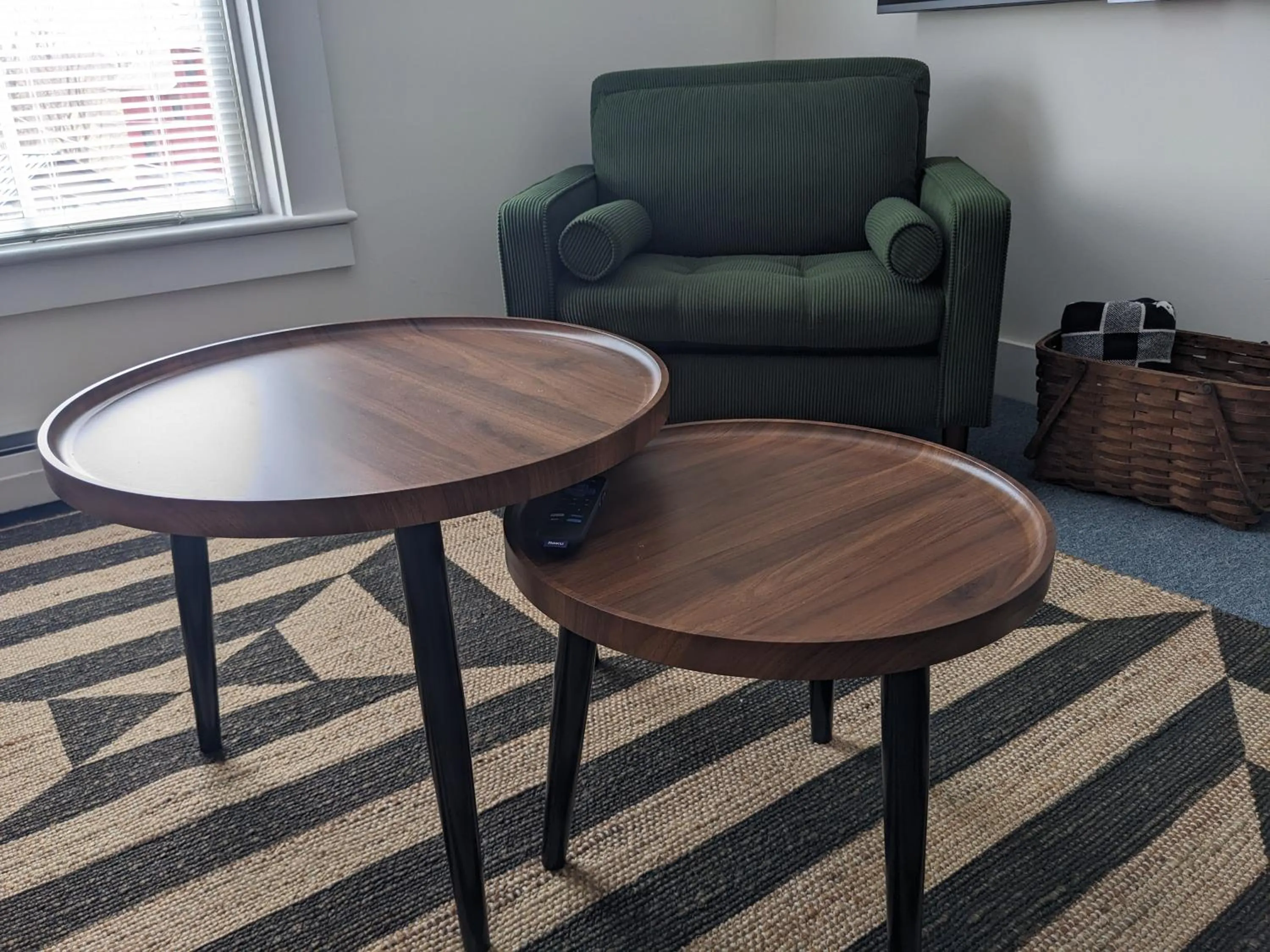 Living room in Bristol Suites