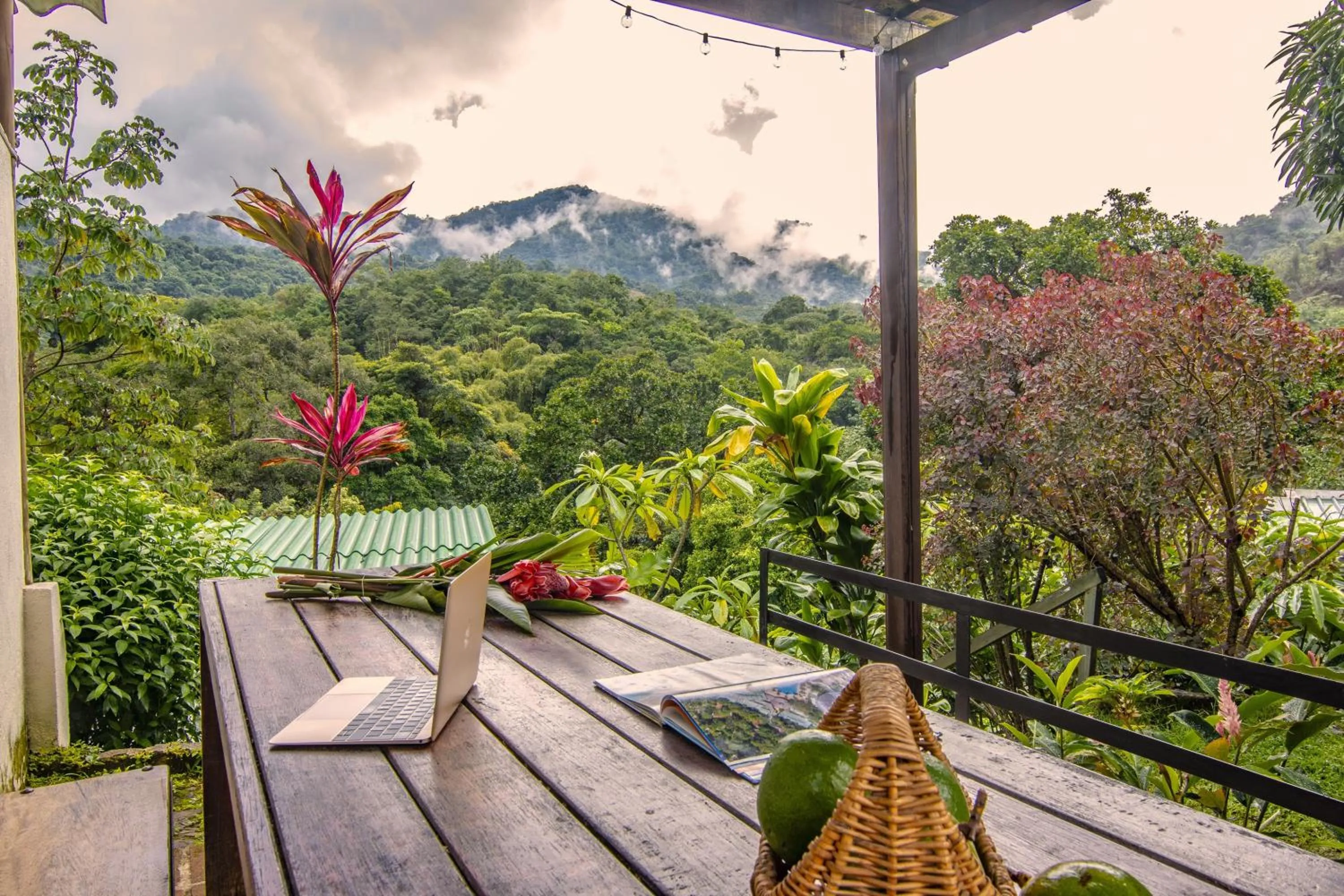 Spring in Sweet Harmony Hotel Boutique by Xarm Hotels