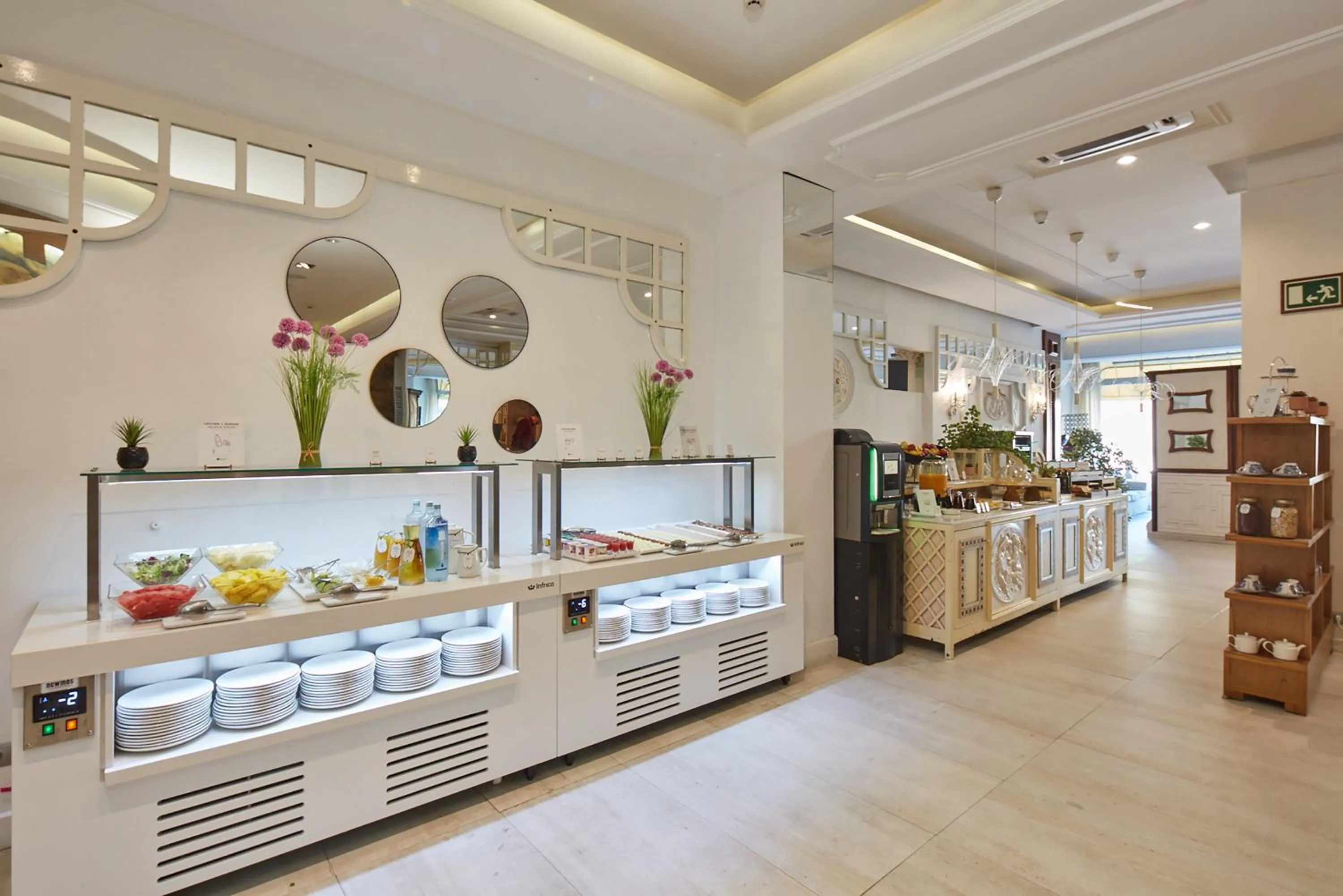 Breakfast in Sercotel Hotel President