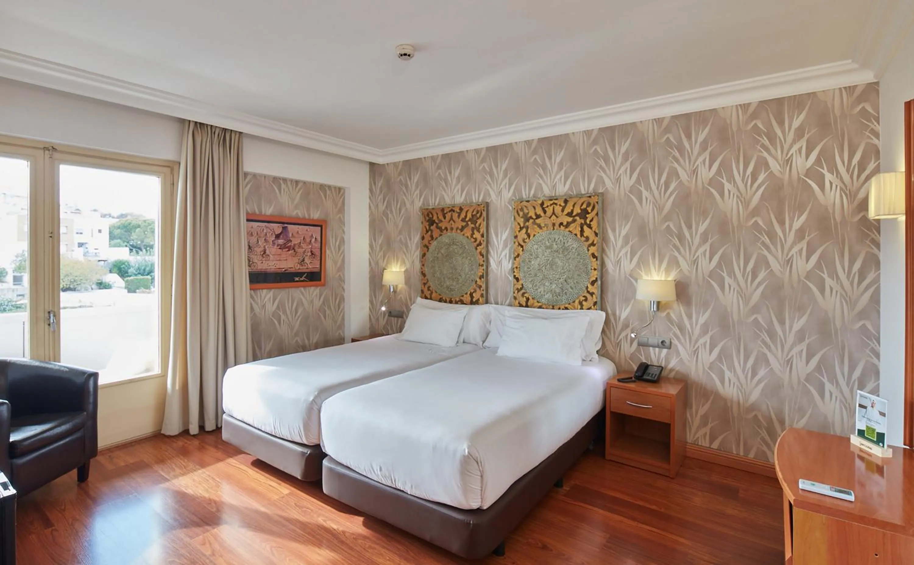 Photo of the whole room, Bed in Sercotel Hotel President