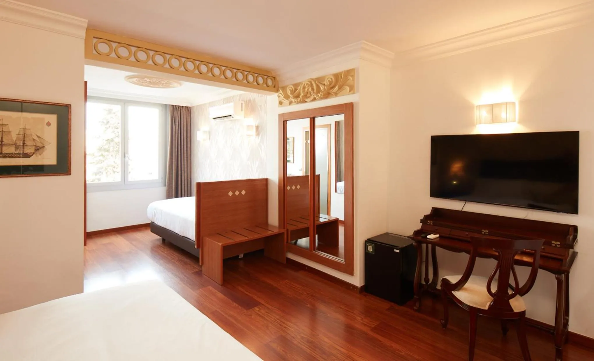 Photo of the whole room, Bed in Sercotel Hotel President