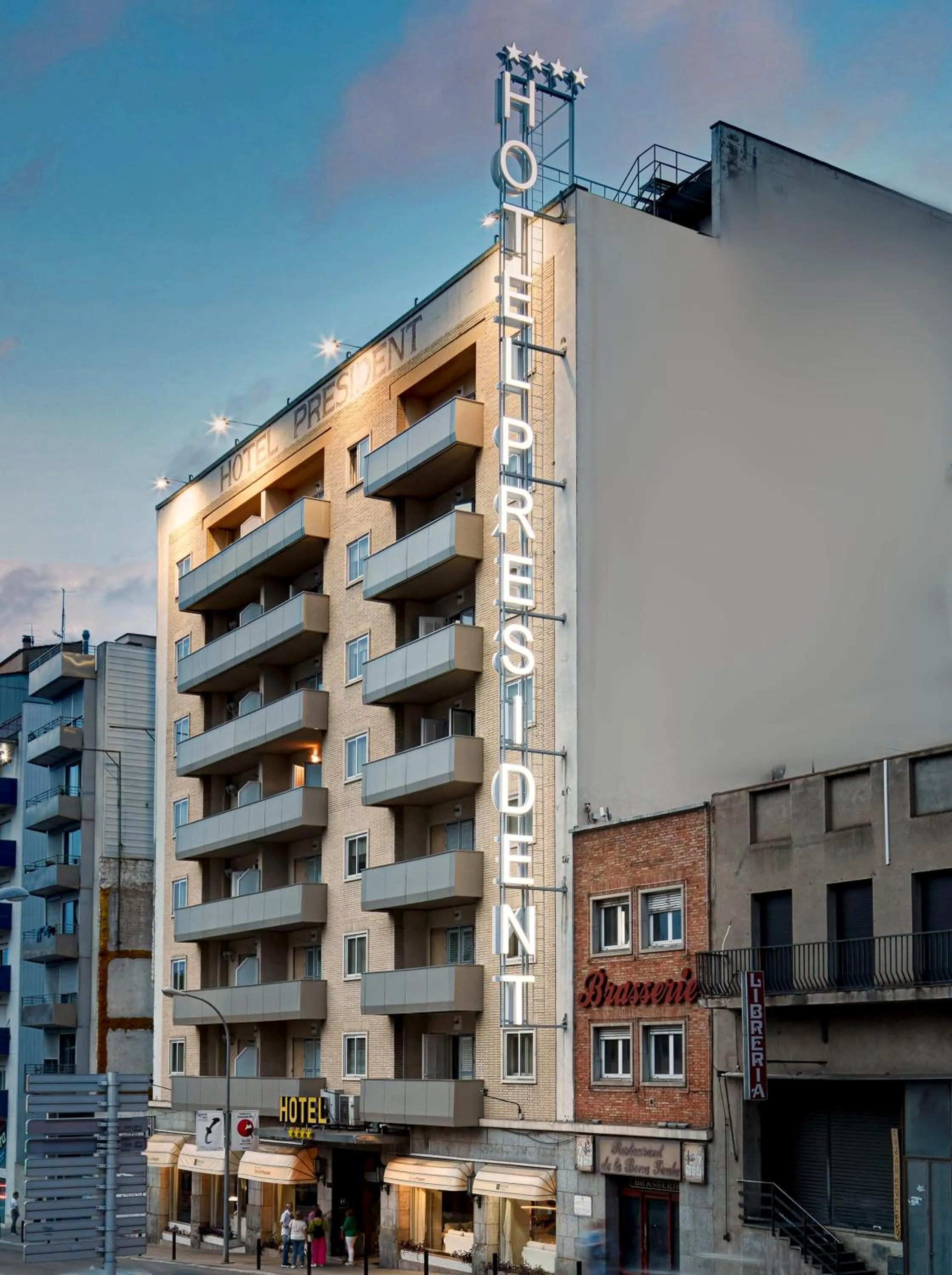 Facade/entrance in Sercotel Hotel President