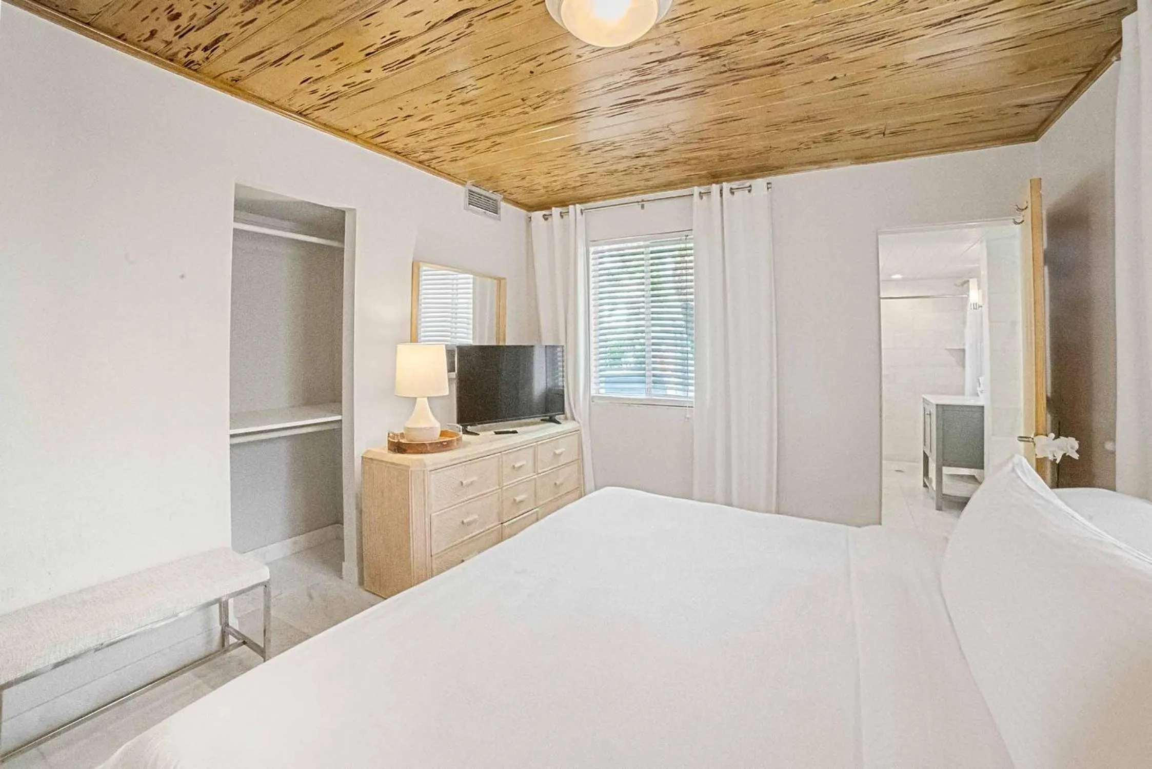 Bed in Casey Key Resort - Gulf Shores