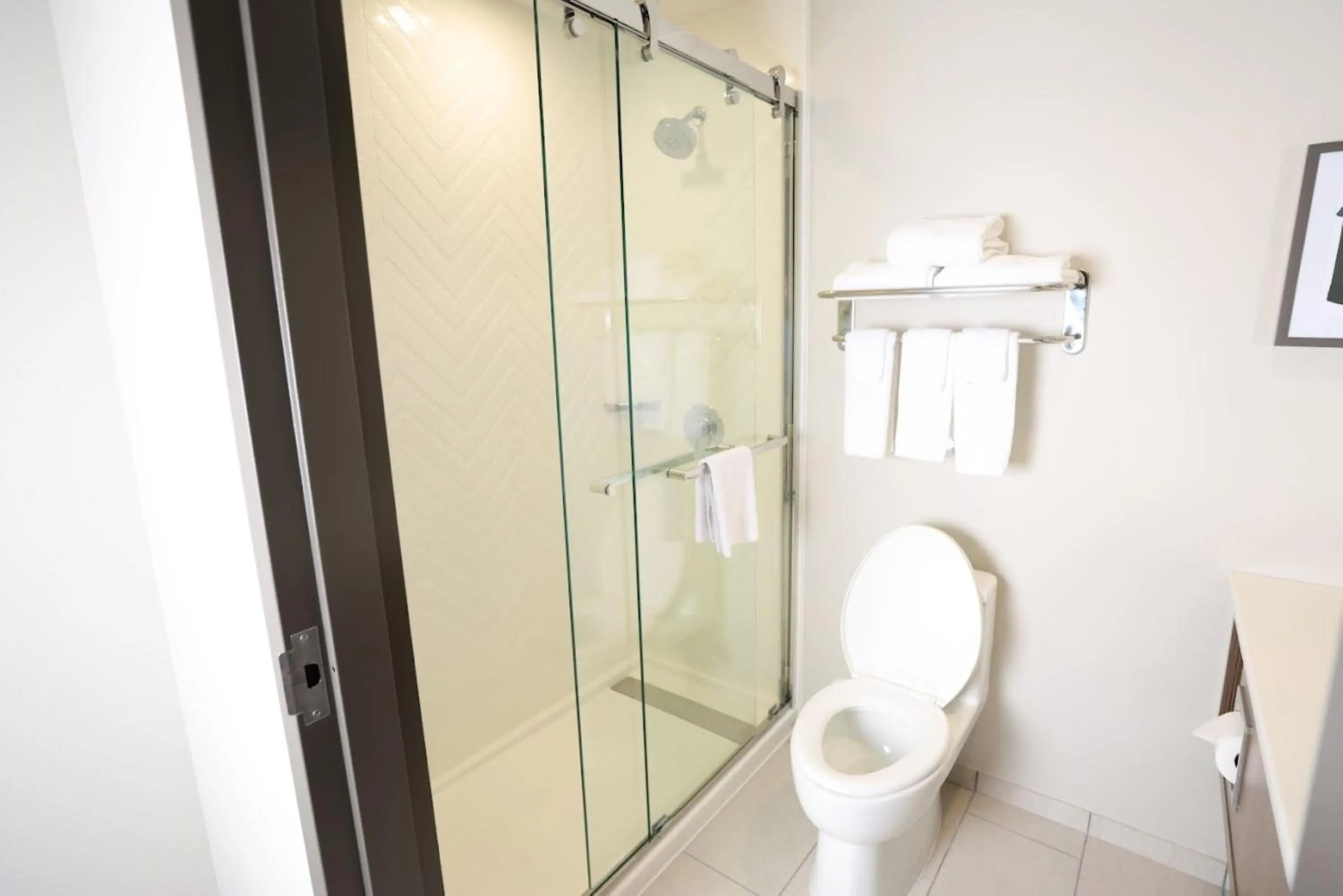 Photo of the whole room in Holiday Inn Saint Louis-Fairview Heights by IHG