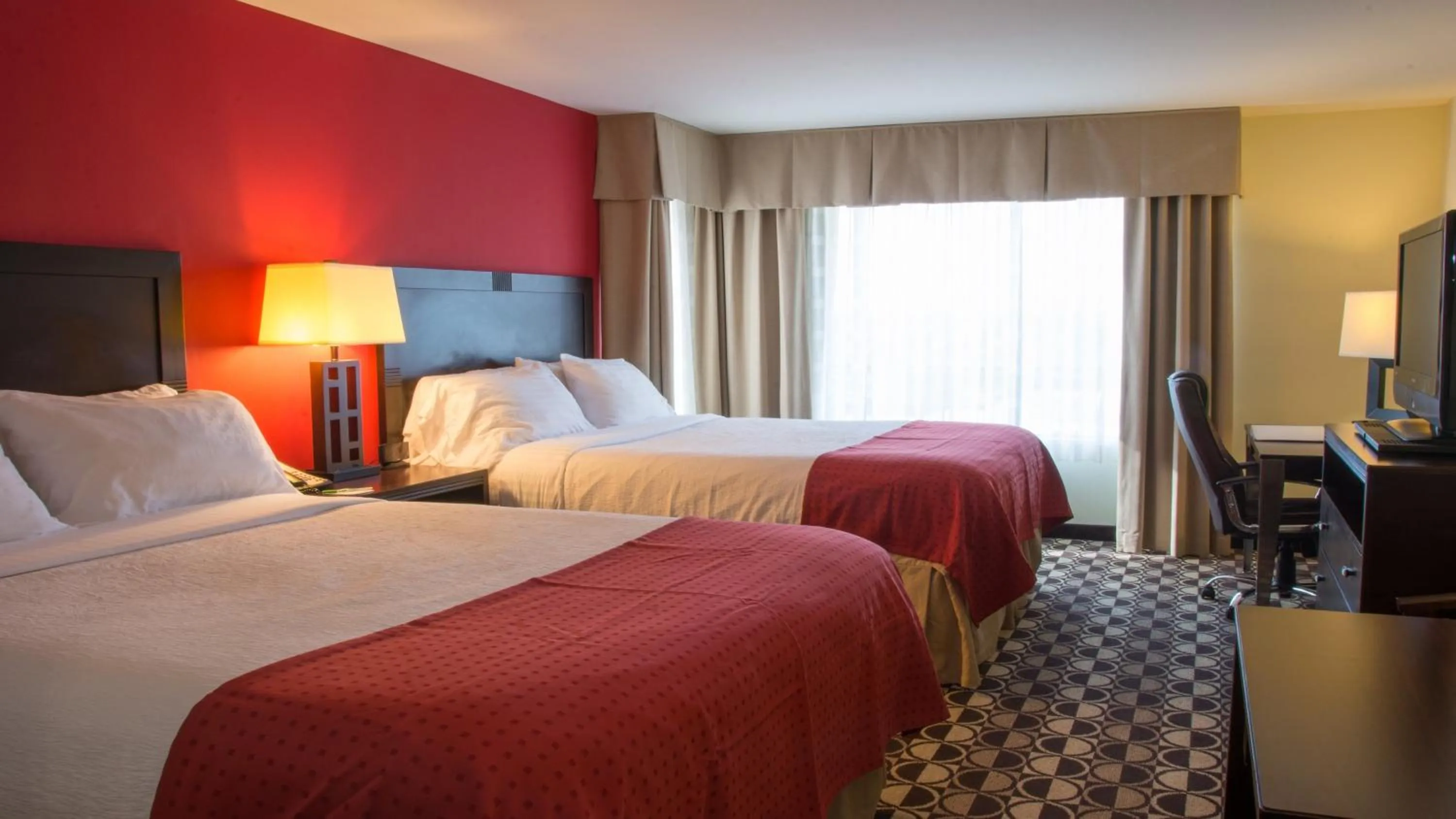 Photo of the whole room, Bed in Holiday Inn Saint Louis-Fairview Heights by IHG