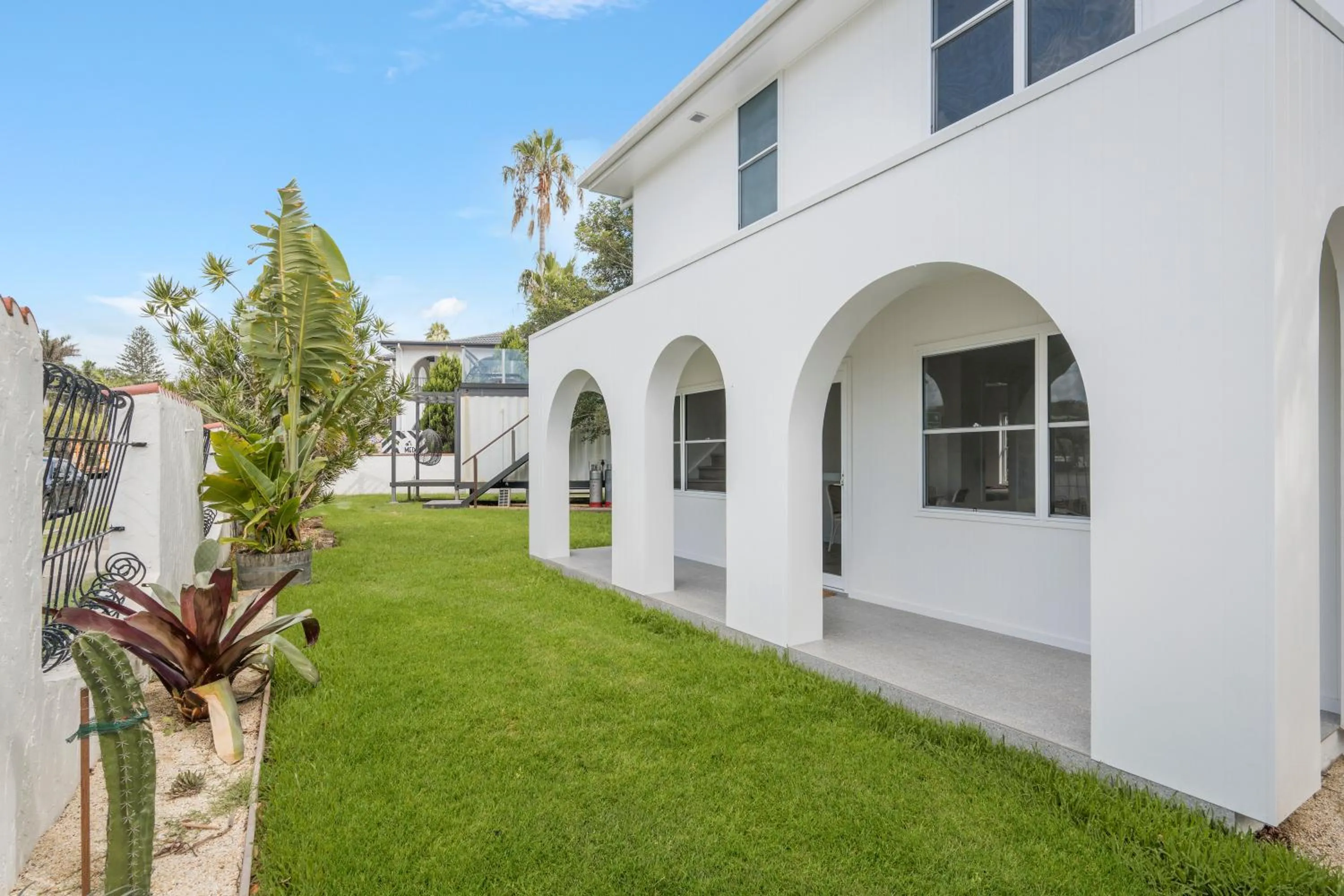 The Med Crescent Head