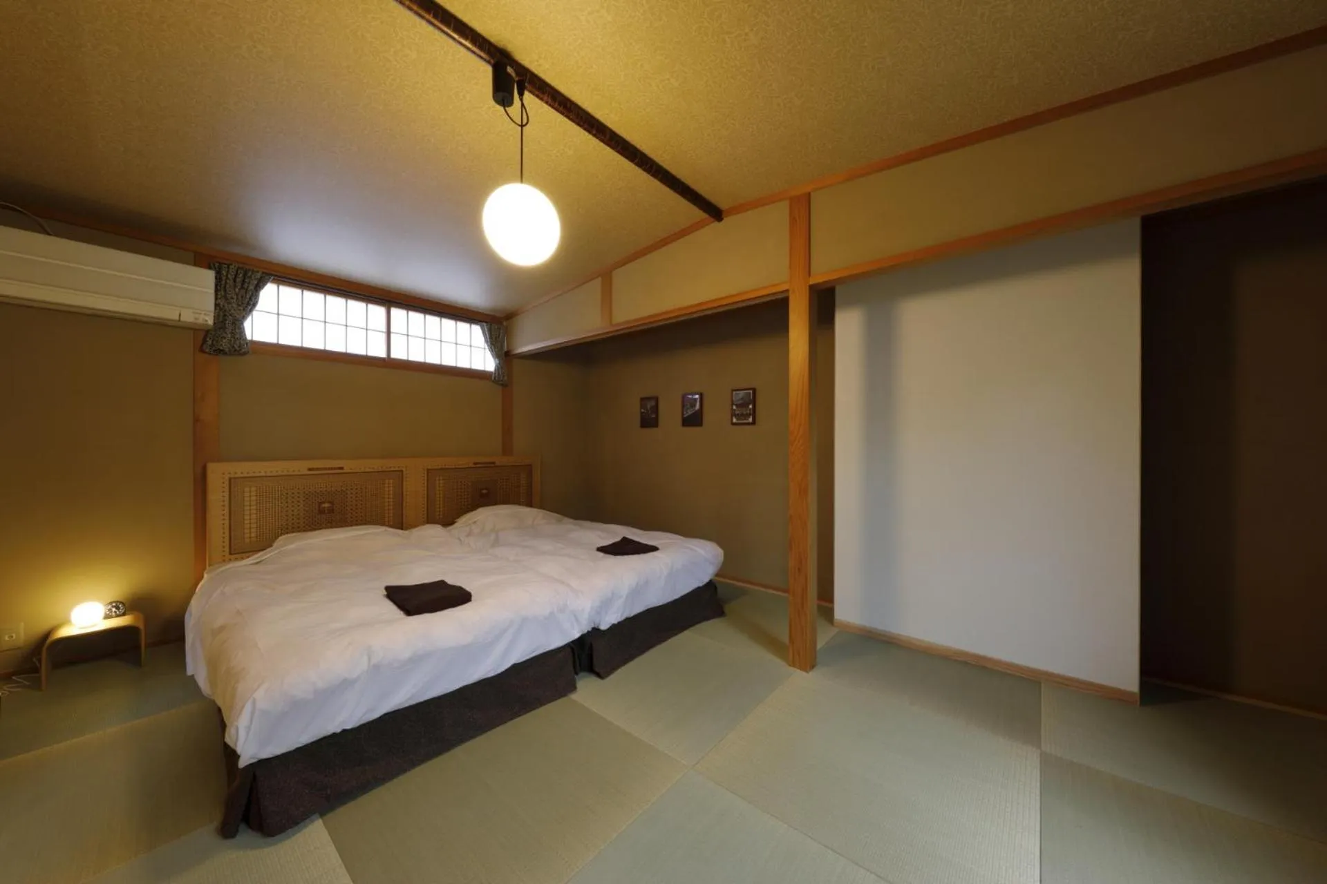 Photo of the whole room, Bed in Yufuin Souan Kosumosu