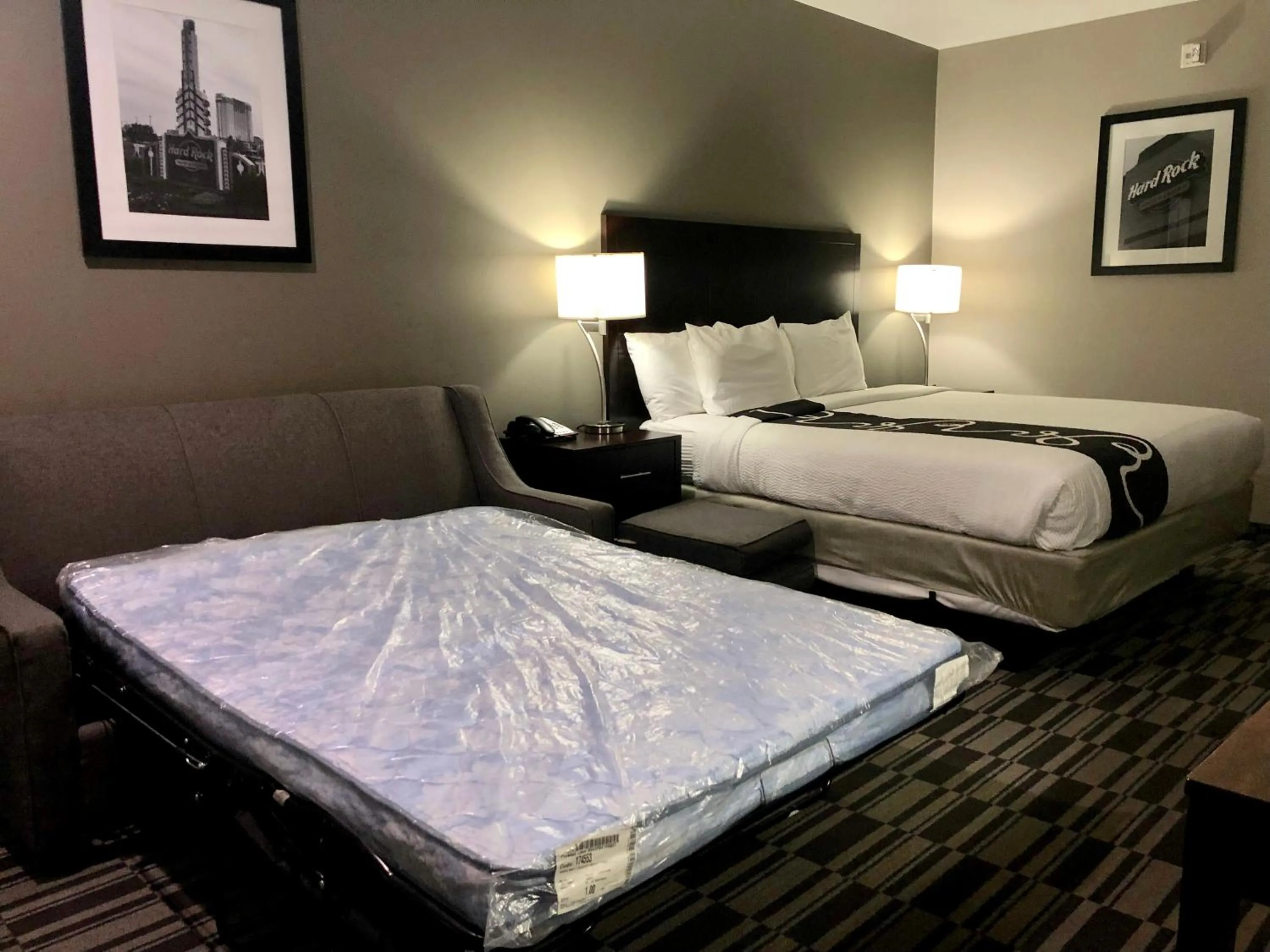 Bed in Catoosa Inn & Suites