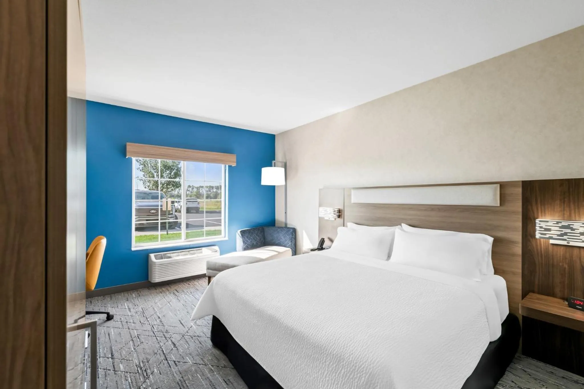 Photo of the whole room, Bed in Holiday Inn Express Hotel & Suites Council Bluffs - Convention Center Area by IHG