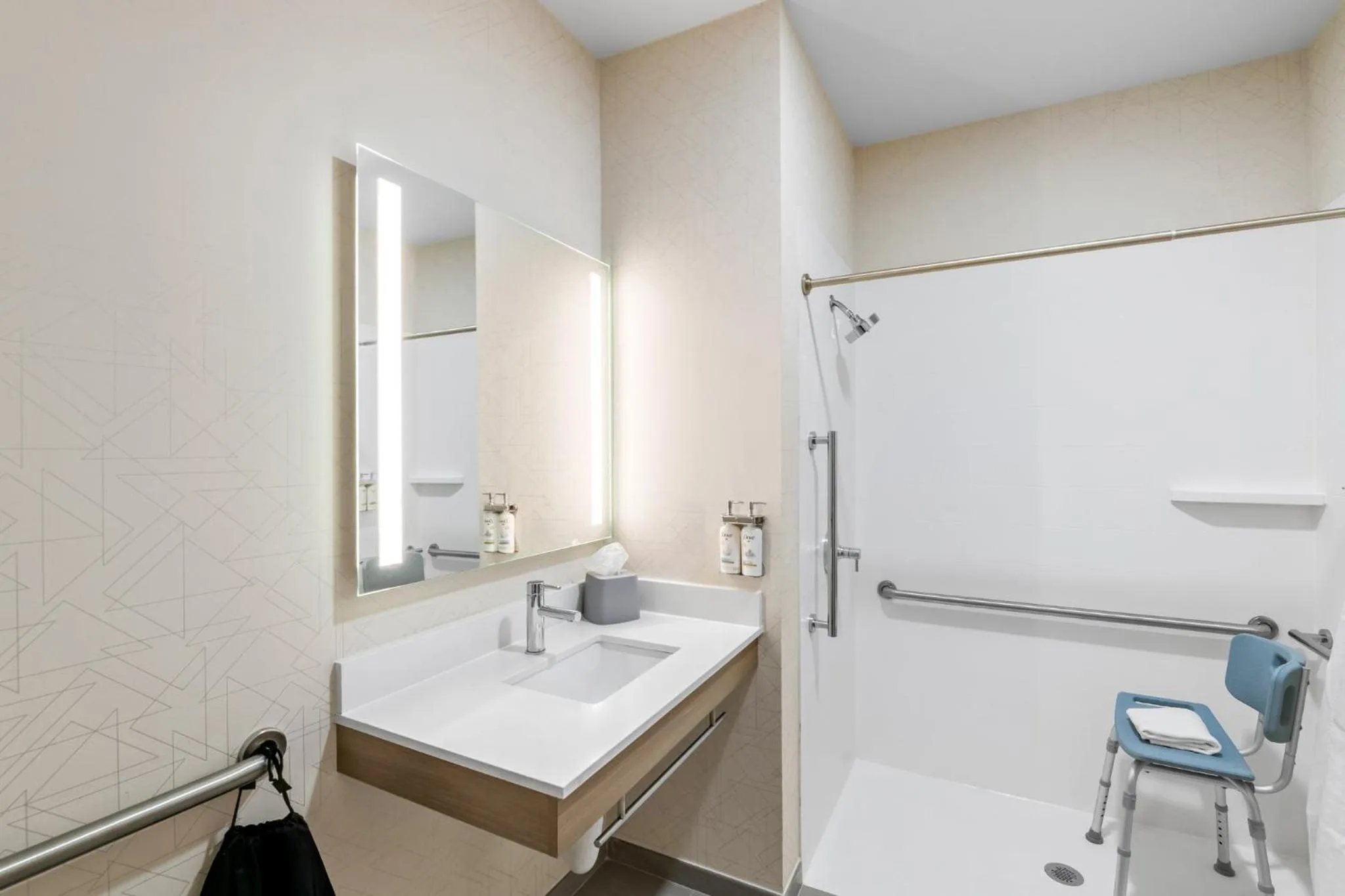 Photo of the whole room in Holiday Inn Express Hotel & Suites Council Bluffs - Convention Center Area by IHG