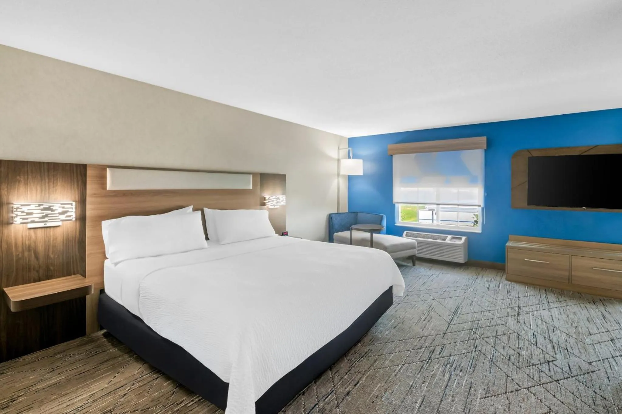 Photo of the whole room, Bed in Holiday Inn Express Hotel & Suites Council Bluffs - Convention Center Area by IHG