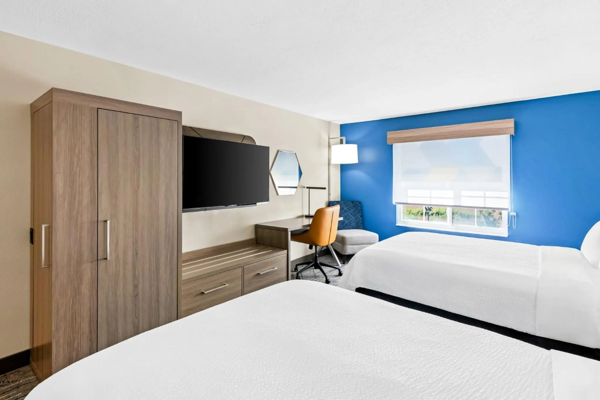 Photo of the whole room, Bed in Holiday Inn Express Hotel & Suites Council Bluffs - Convention Center Area by IHG