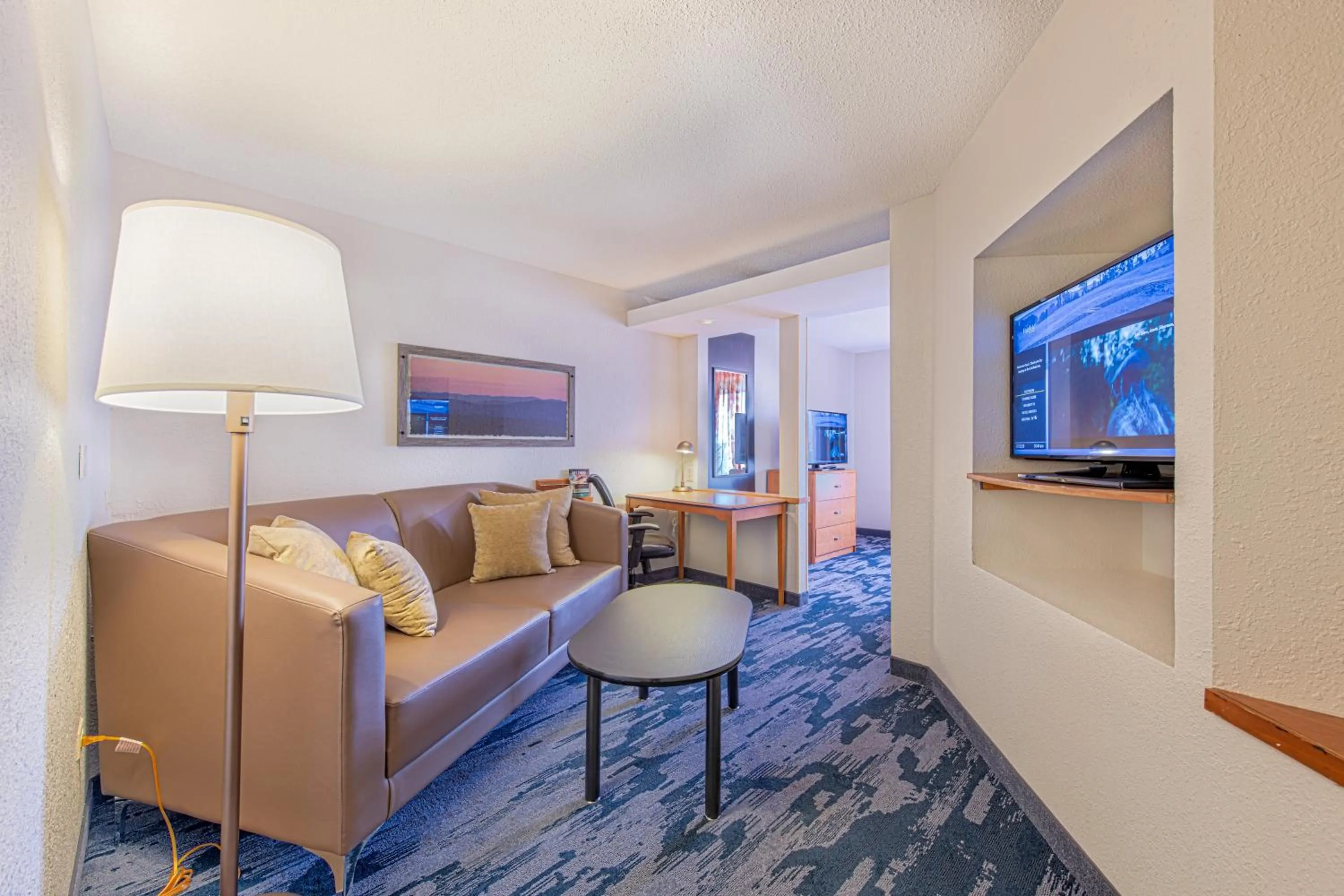 Living room in Fairfield Inn & Suites by Marriott Chicago Naperville