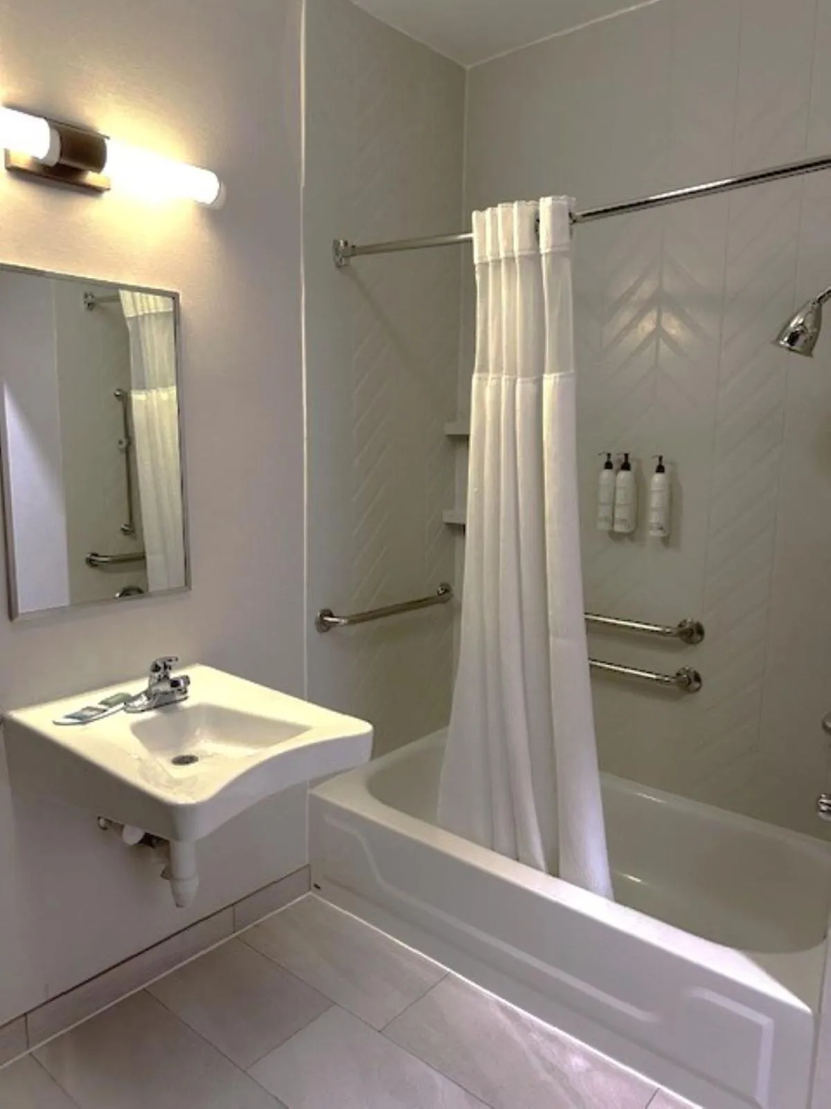 Bathroom in Fairfield Inn & Suites by Marriott Chicago Naperville