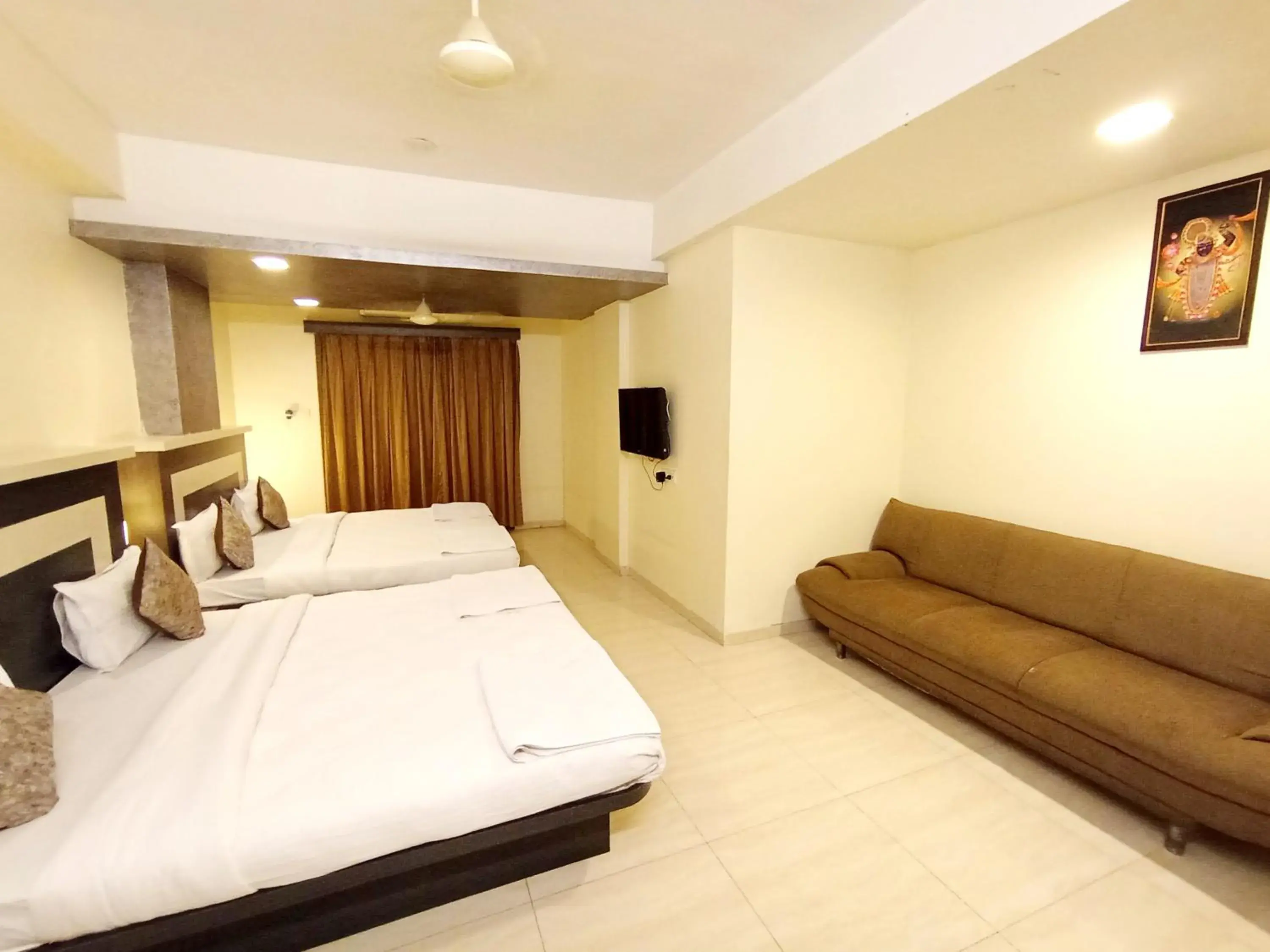 Quadruple Room in Hotel Vaikunth By Adamo Quadruple Room in Hotel Vaikunth By Adamo