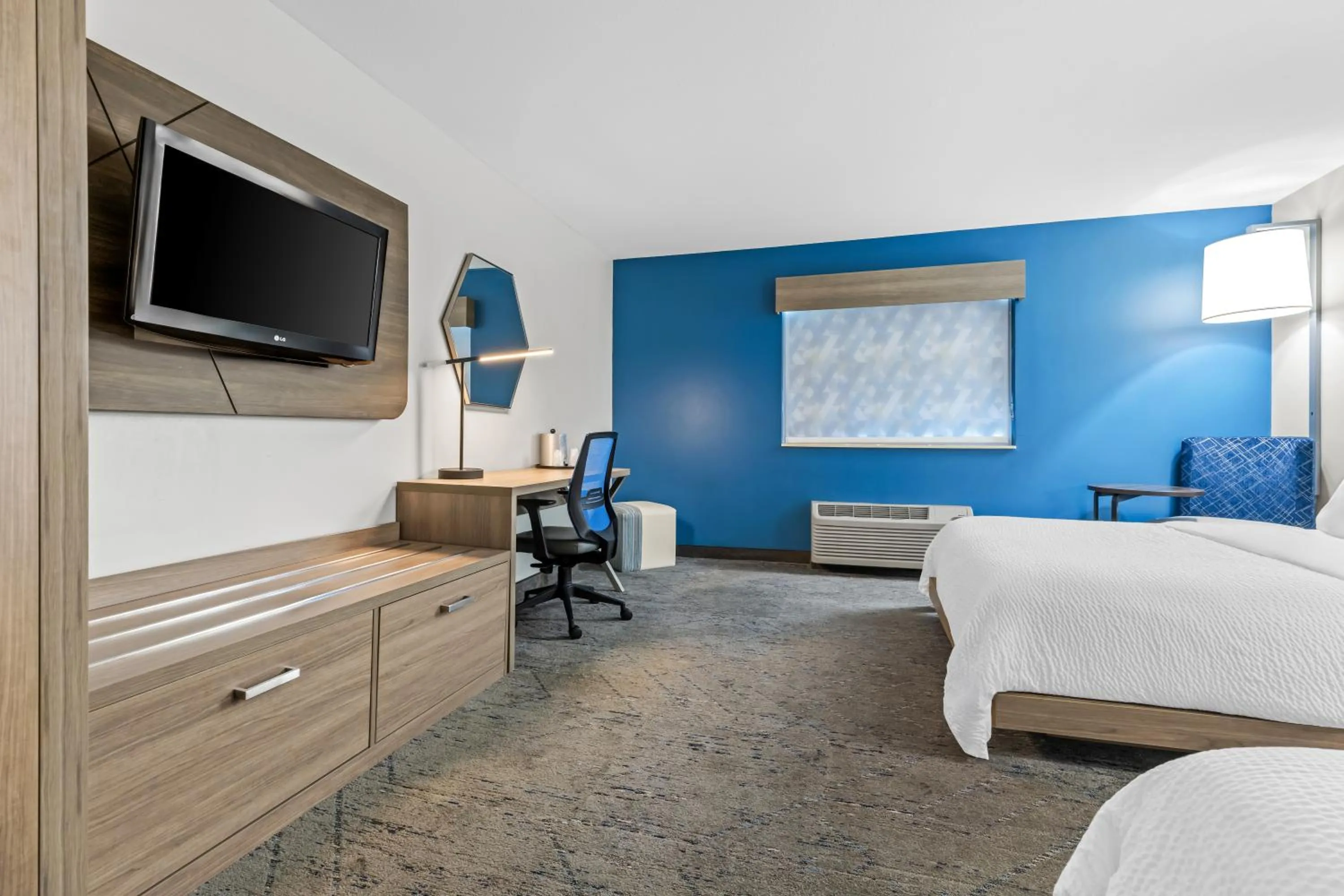 Bed in Holiday Inn Express Florence Northeast by IHG