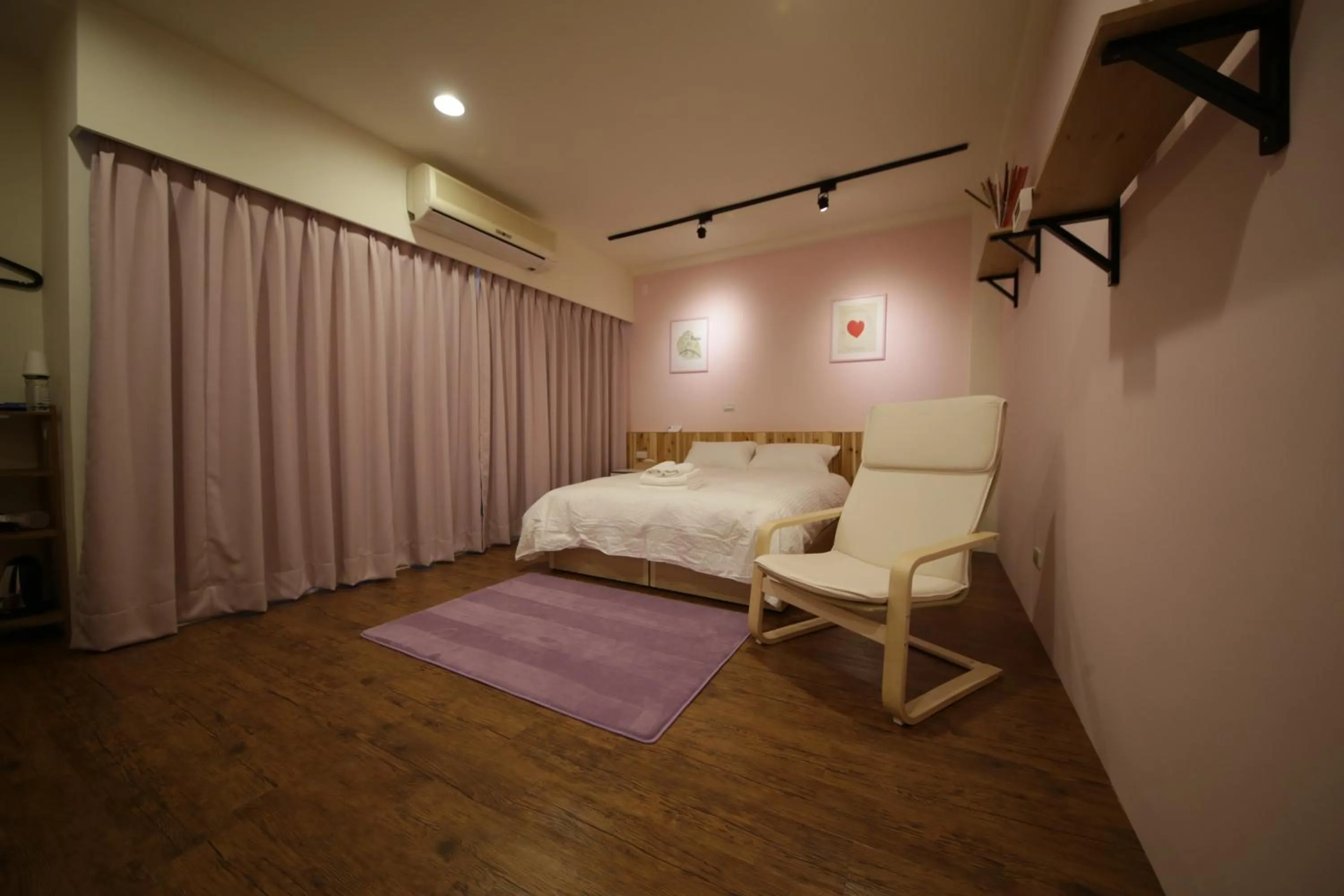 Photo of the whole room, Bed in YO HOO FARM 16 HOUSE