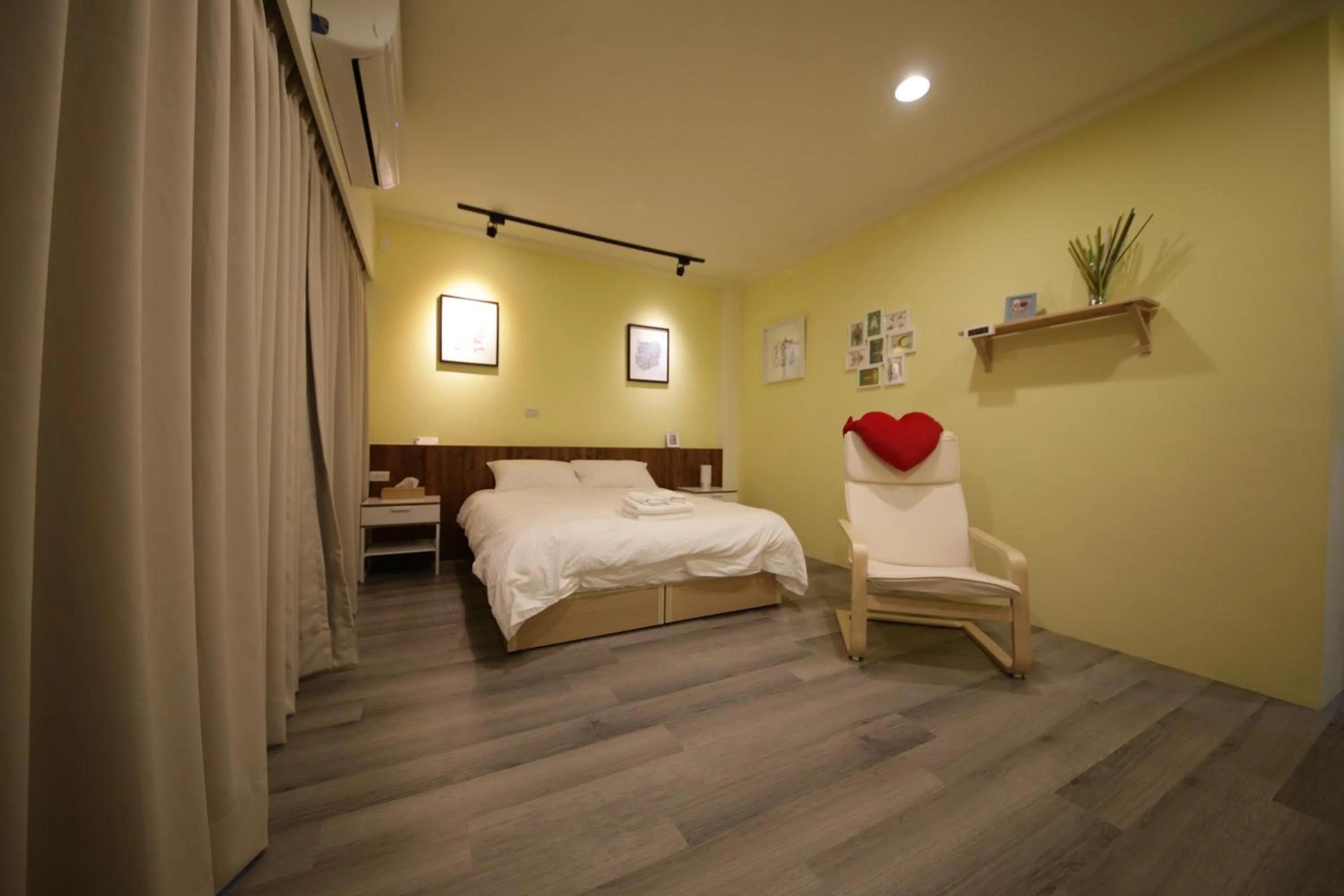 Photo of the whole room, Bed in YO HOO FARM 16 HOUSE