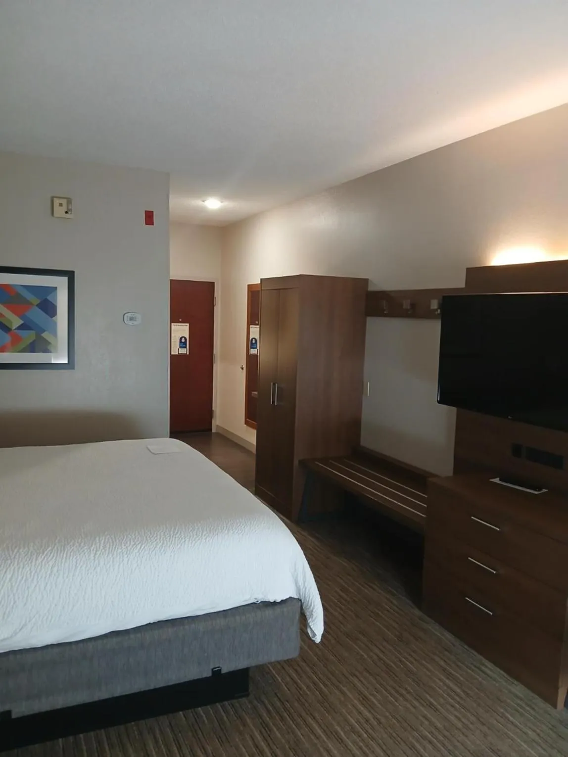 Bed in Holiday Inn Express Hotel & Suites Anniston/Oxford by IHG